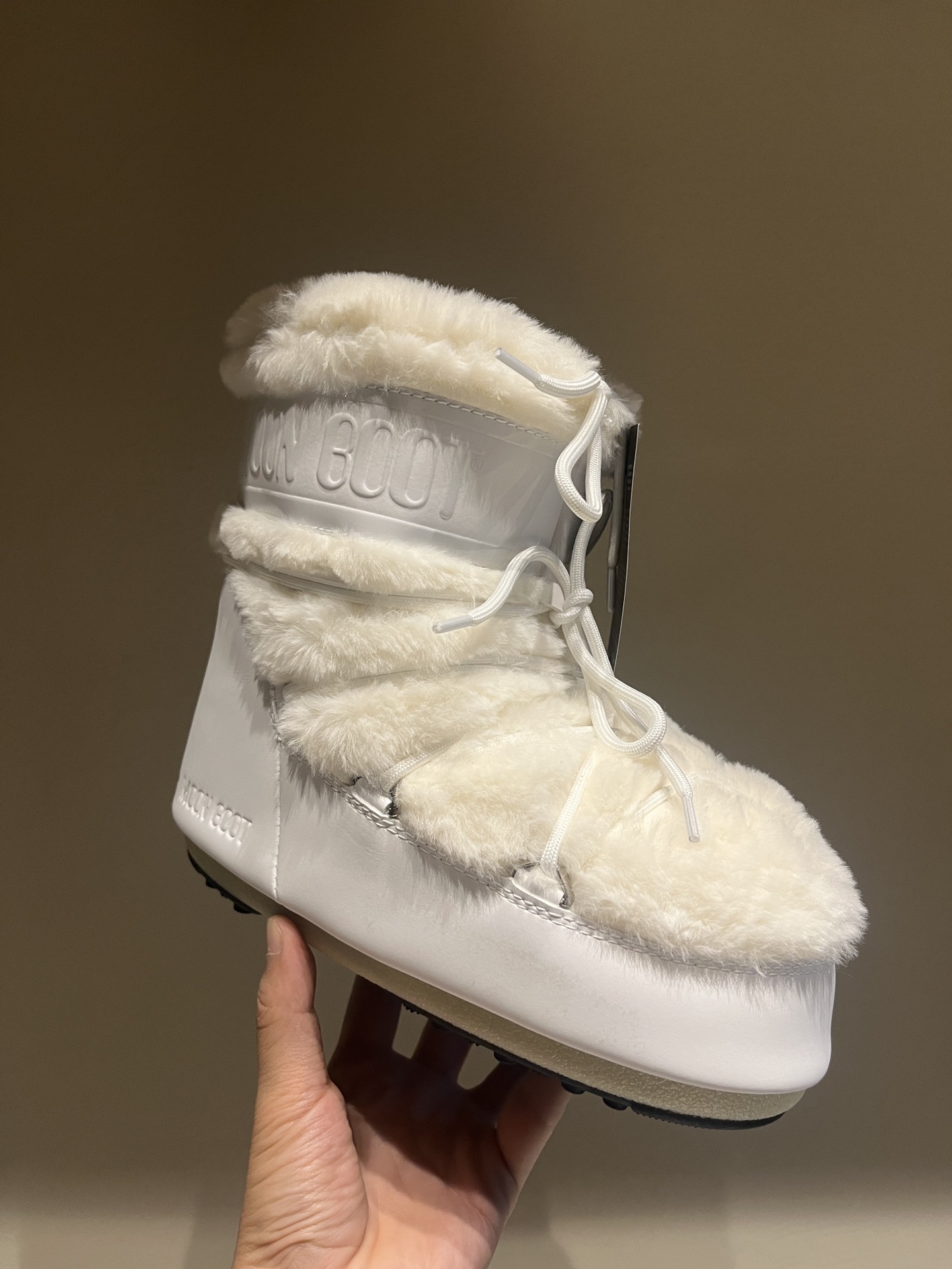 Fashion Resurgence: Moon Boots Taking Over UGG in Top Edition 925 - 图片 5