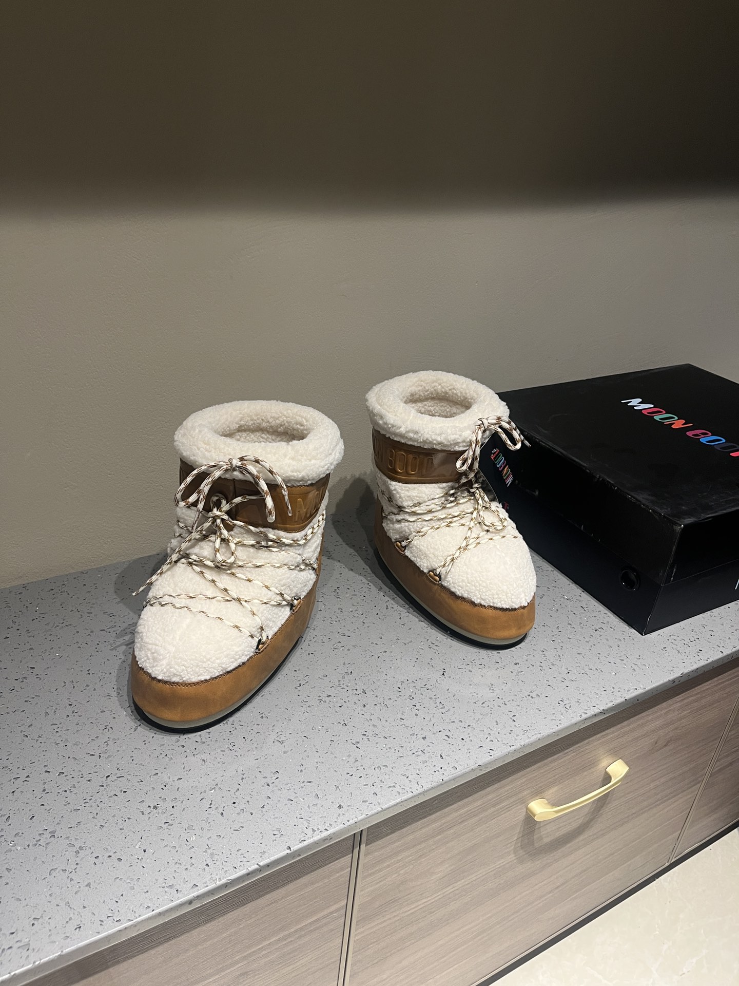 Fashion Trend Alert: Moon Boots Making a Comeback in Top Edition 925 - 图片 2