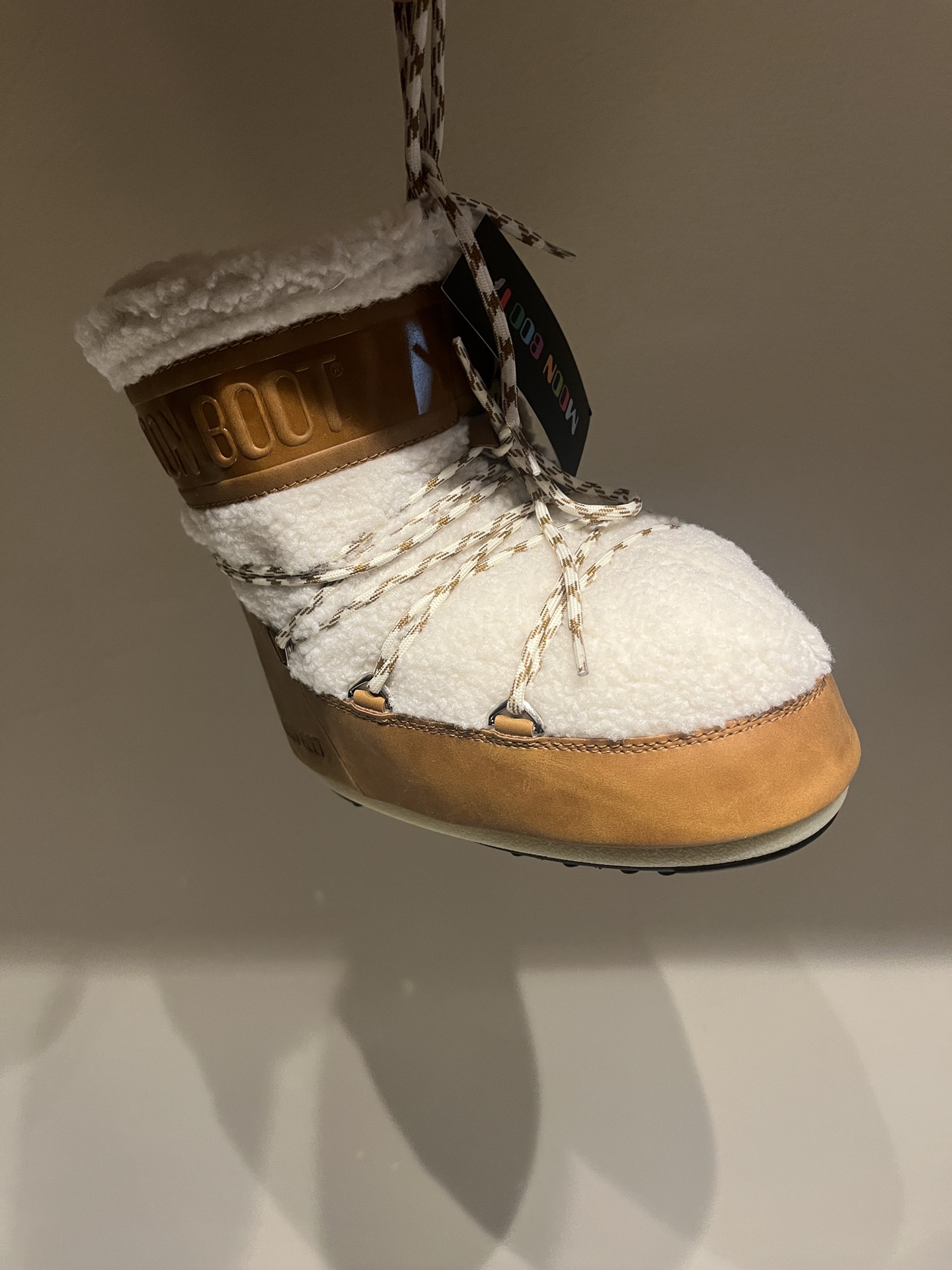 Fashion Trend Alert: Moon Boots Making a Comeback in Top Edition 925 - 图片 4