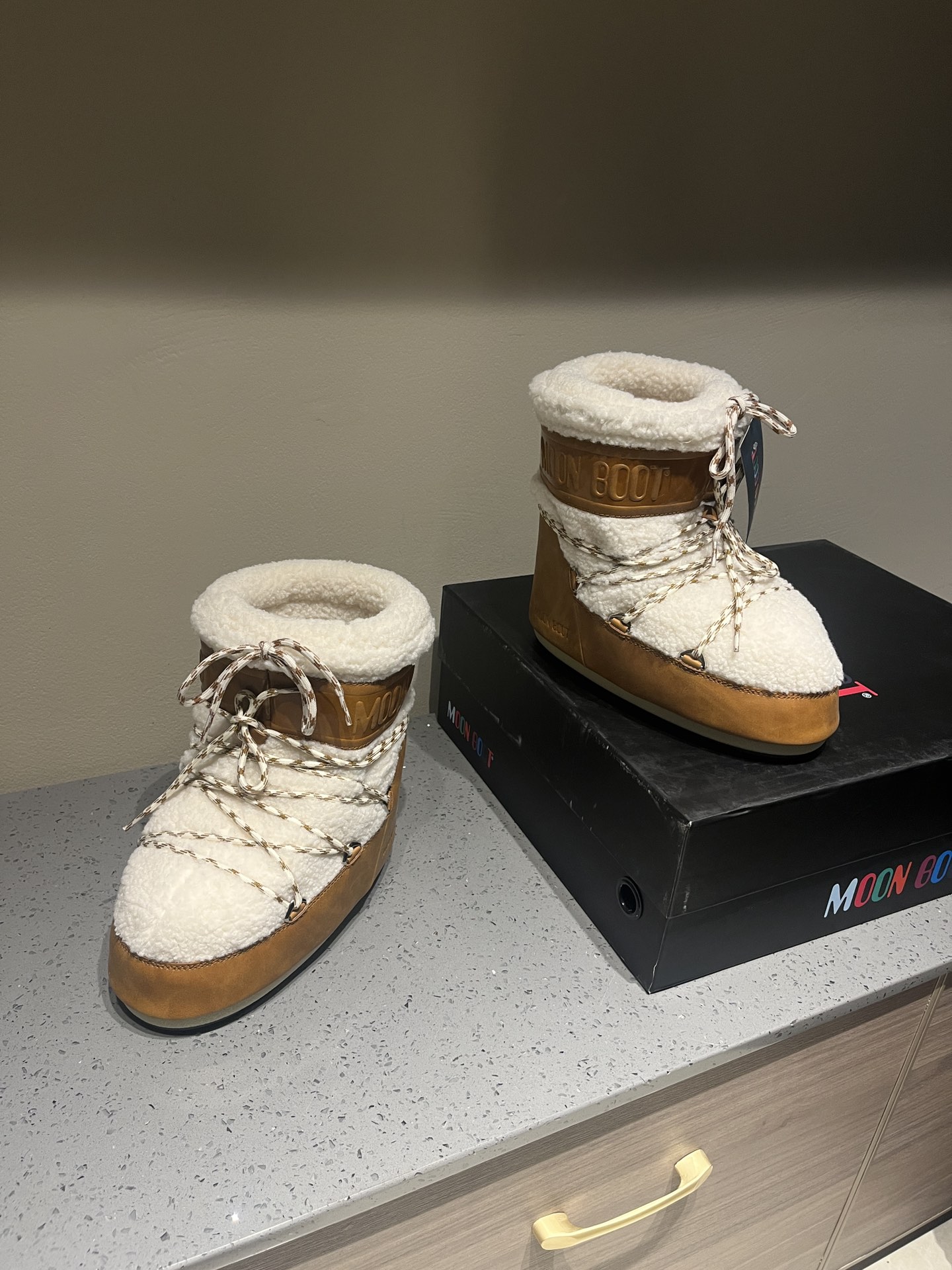 Fashion Trend Alert: Moon Boots Making a Comeback in Top Edition 925 - 图片 3