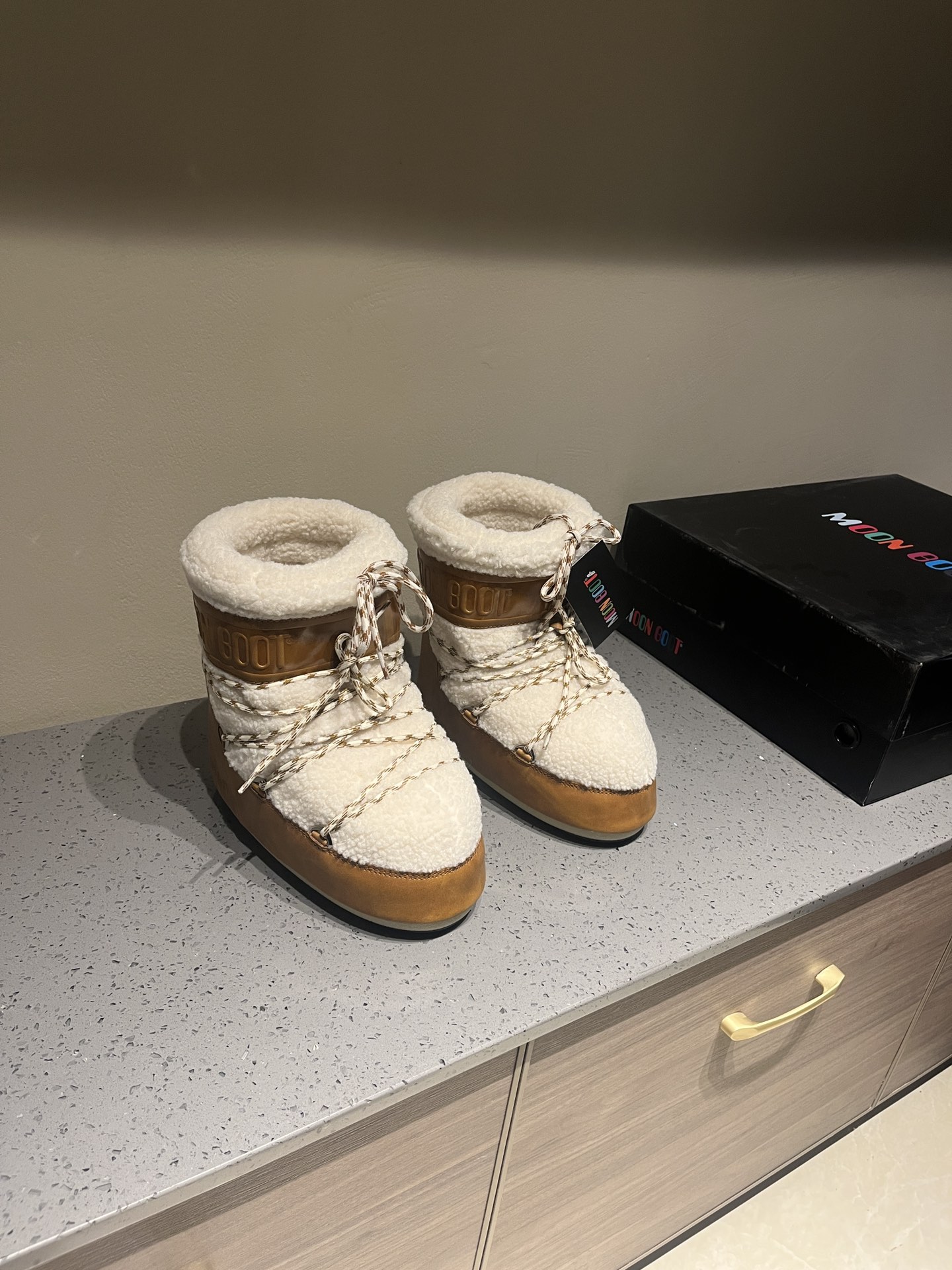 Fashion Trend Alert: Moon Boots Making a Comeback in Top Edition 925