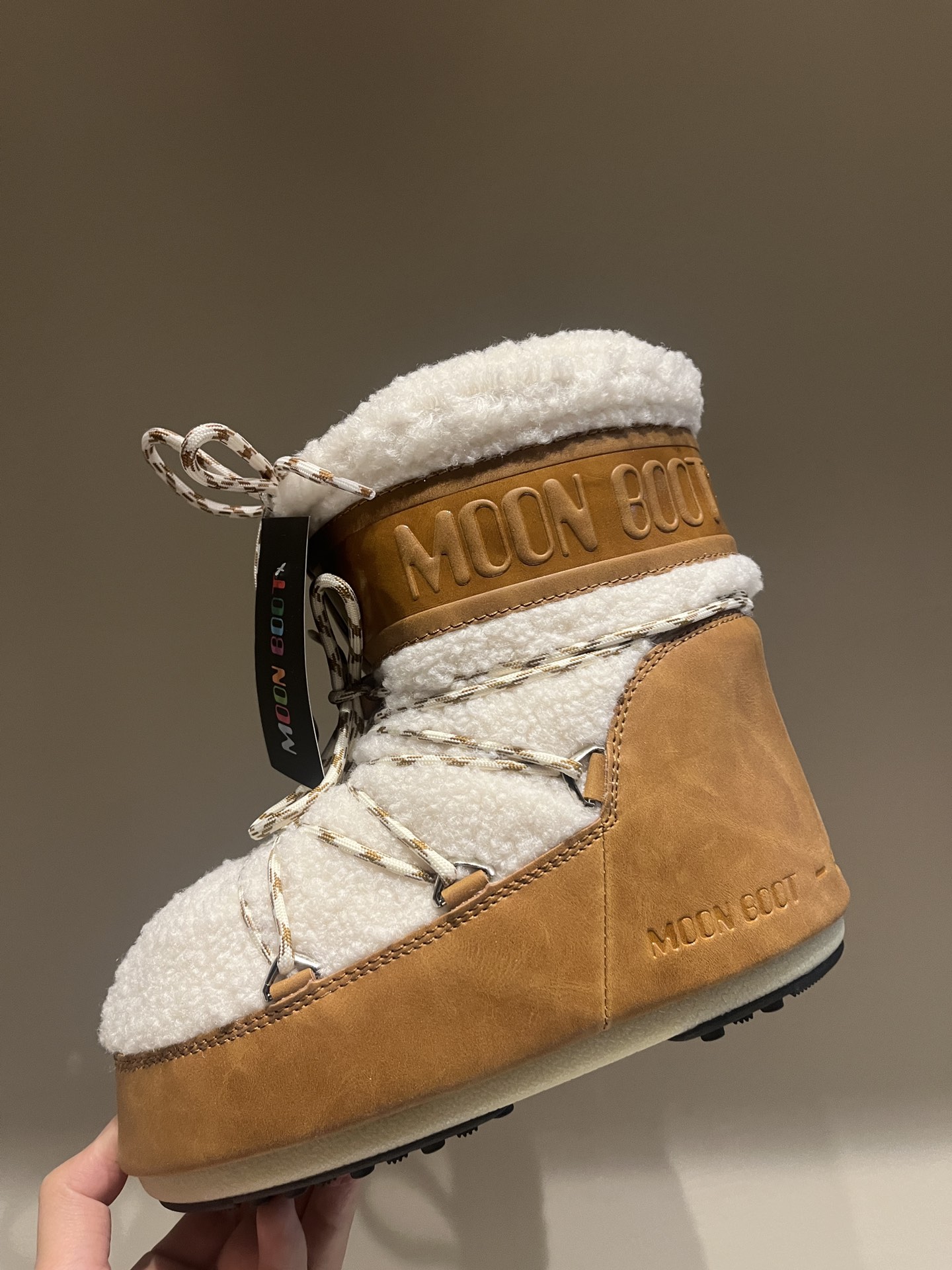 Fashion Trend Alert: Moon Boots Making a Comeback in Top Edition 925 - 图片 6