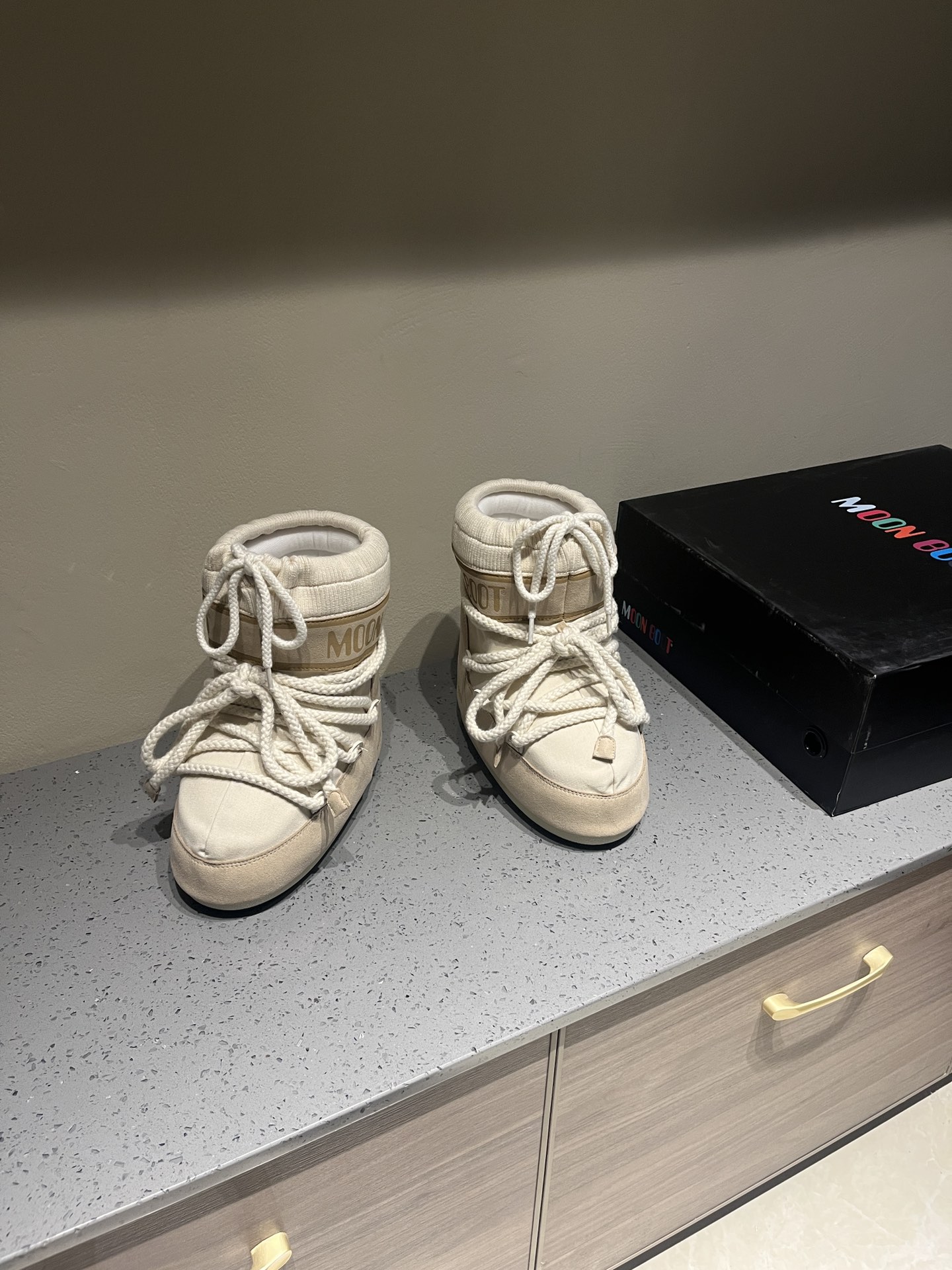 Fashion Trend: Moon Boots Making a Comeback in Top Edition 800 - 图片 2