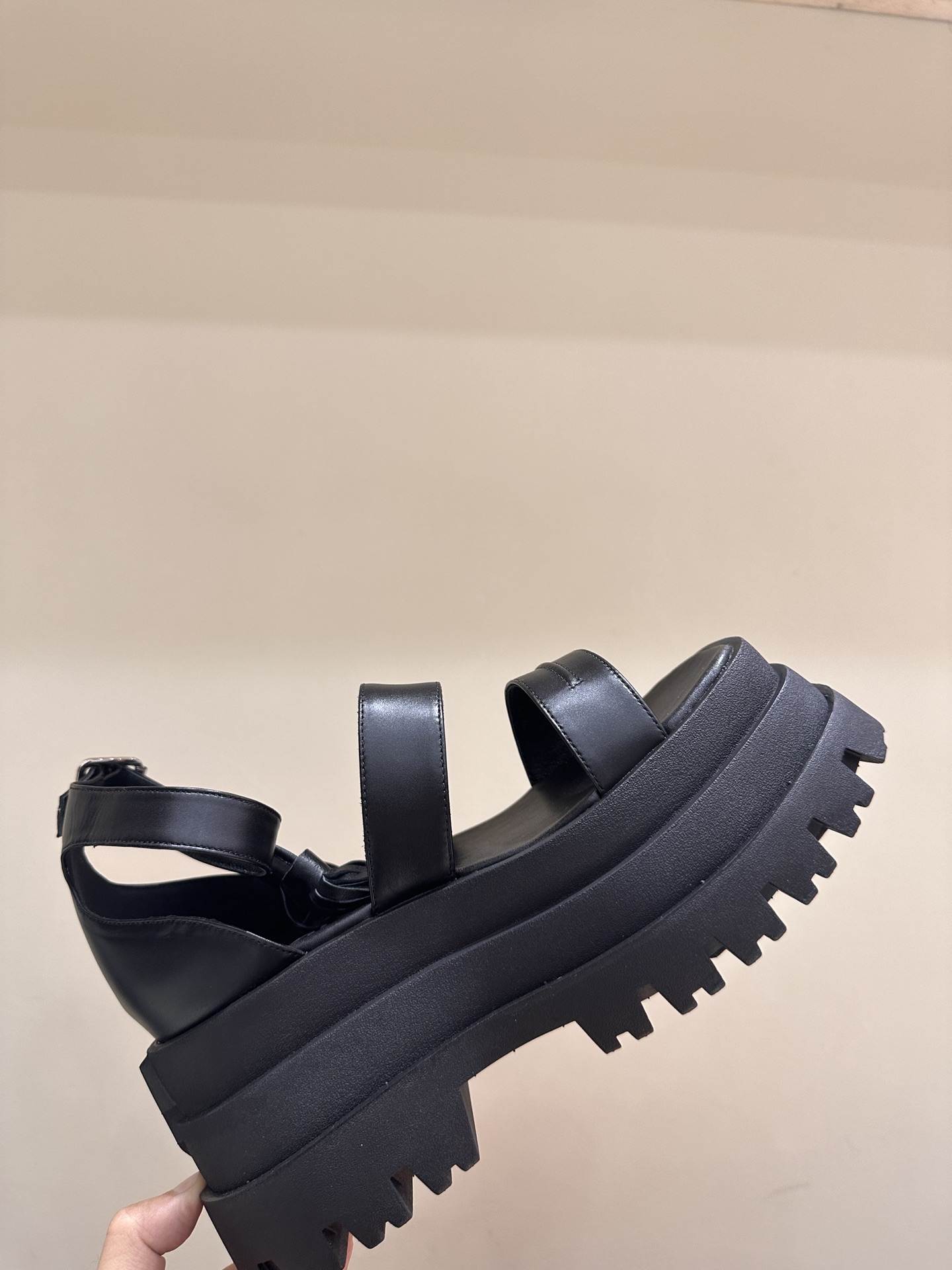 NAKEED WOLFENED WOWER: Luxury Sandals with Metallic Wolf Head - 图片 6