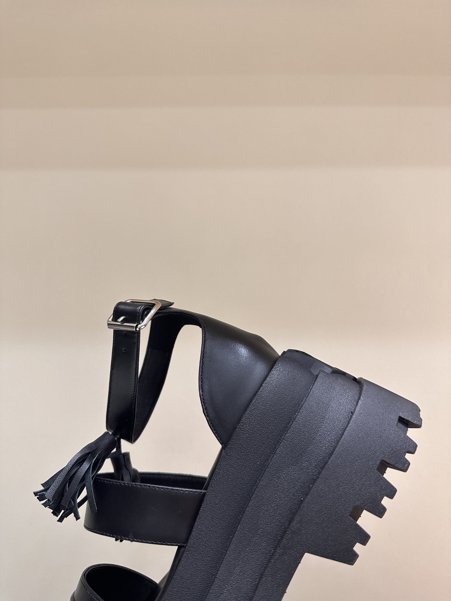 NAKEED WOLFENED WOWER: Luxury Sandals with Metallic Wolf Head - 图片 7