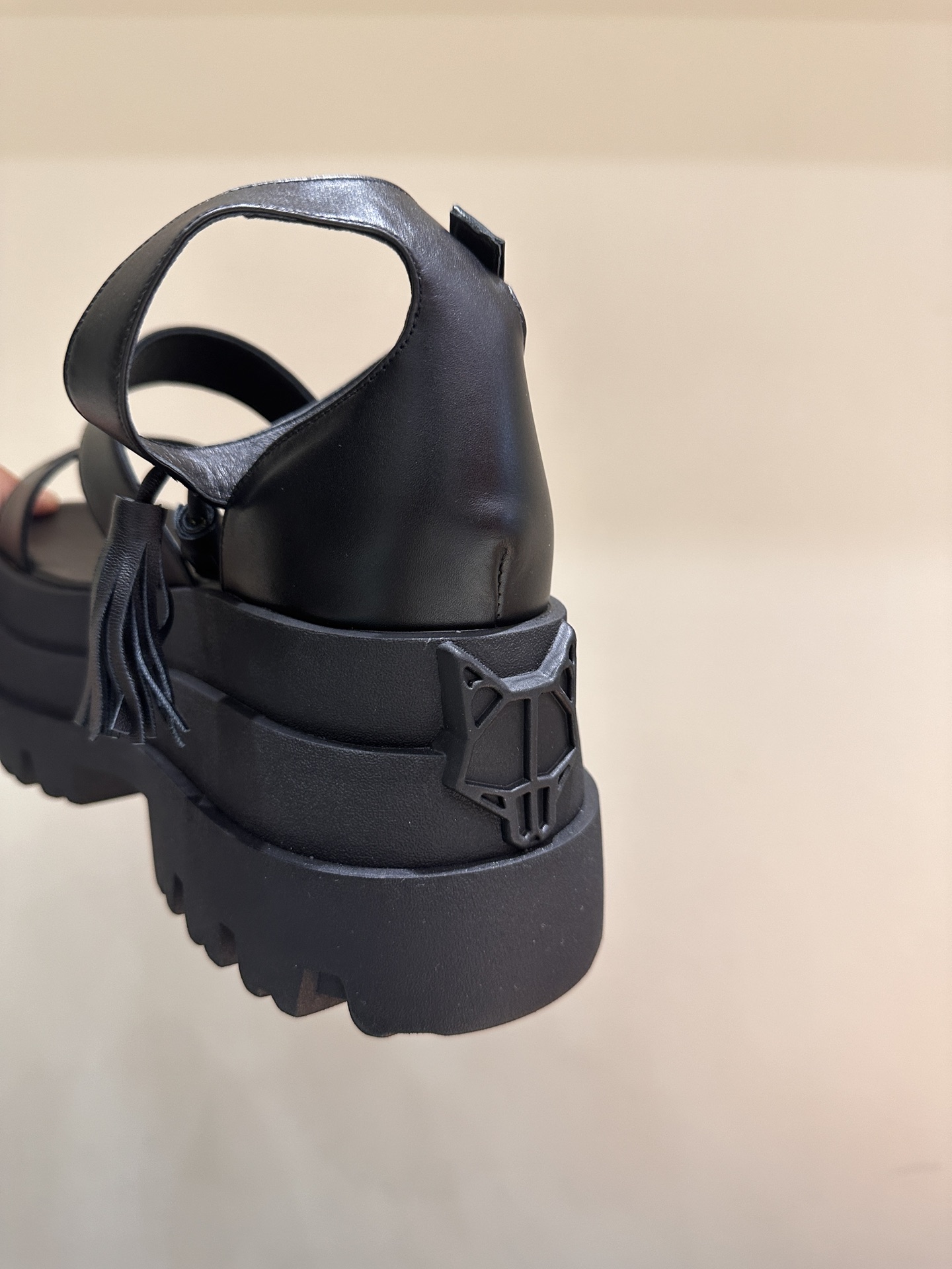 NAKEED WOLFENED WOWER: Luxury Sandals with Metallic Wolf Head - 图片 8