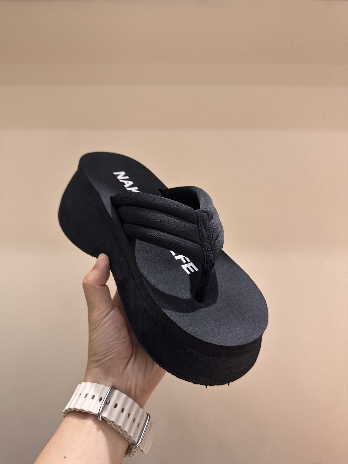 NAKEED WOLFE Spring/Summer Collection: Metallic Wolf Head Roman Slippers - 图片 5