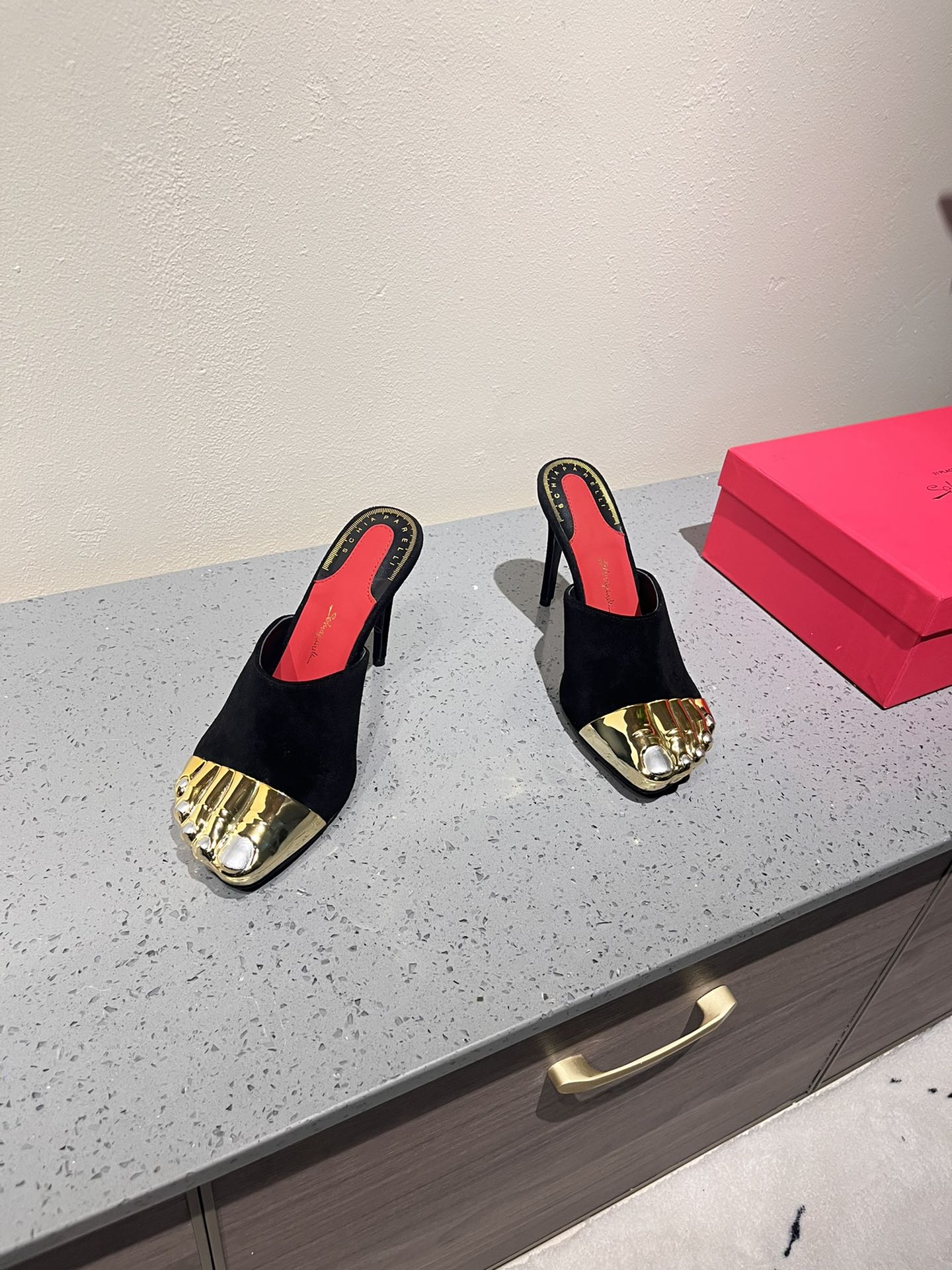 Schiaparelli FW24: Golden Toe Heels, Real Gold and Silver, Luxury Fashion Show - 图片 3