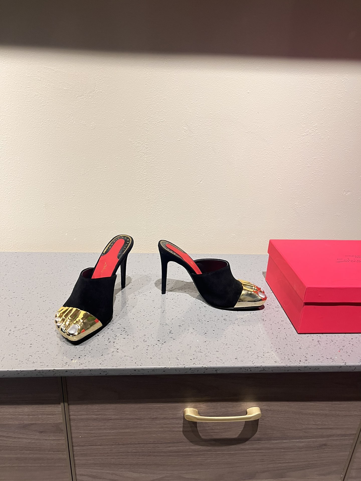 Schiaparelli FW24: Golden Toe Heels, Real Gold and Silver, Luxury Fashion Show - 图片 2