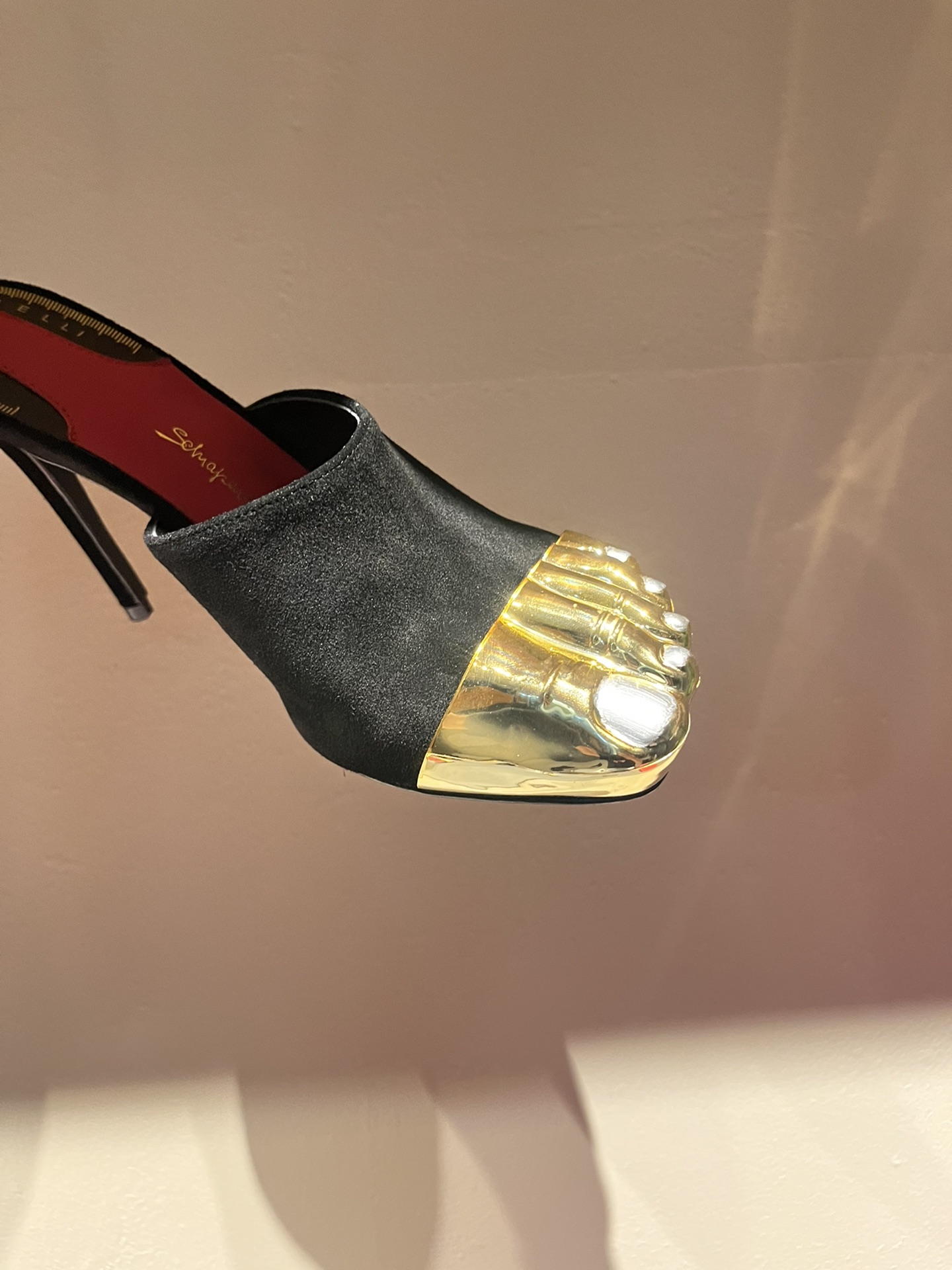 Schiaparelli FW24: Golden Toe Heels, Real Gold and Silver, Luxury Fashion Show - 图片 6
