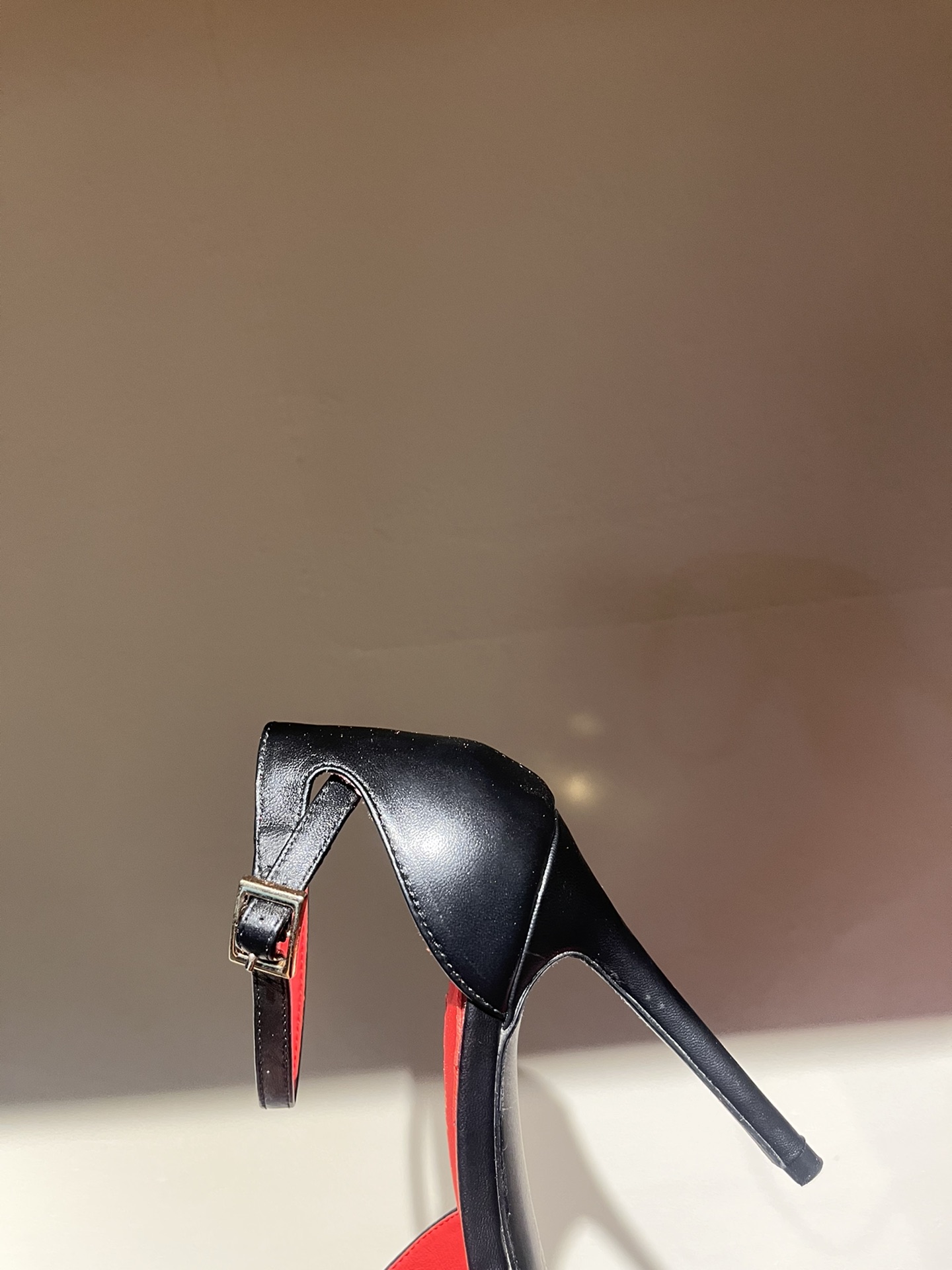 Schiaparelli FW24: Golden Toe Heels Steal the Show with Real Gold and Silver - 图片 6