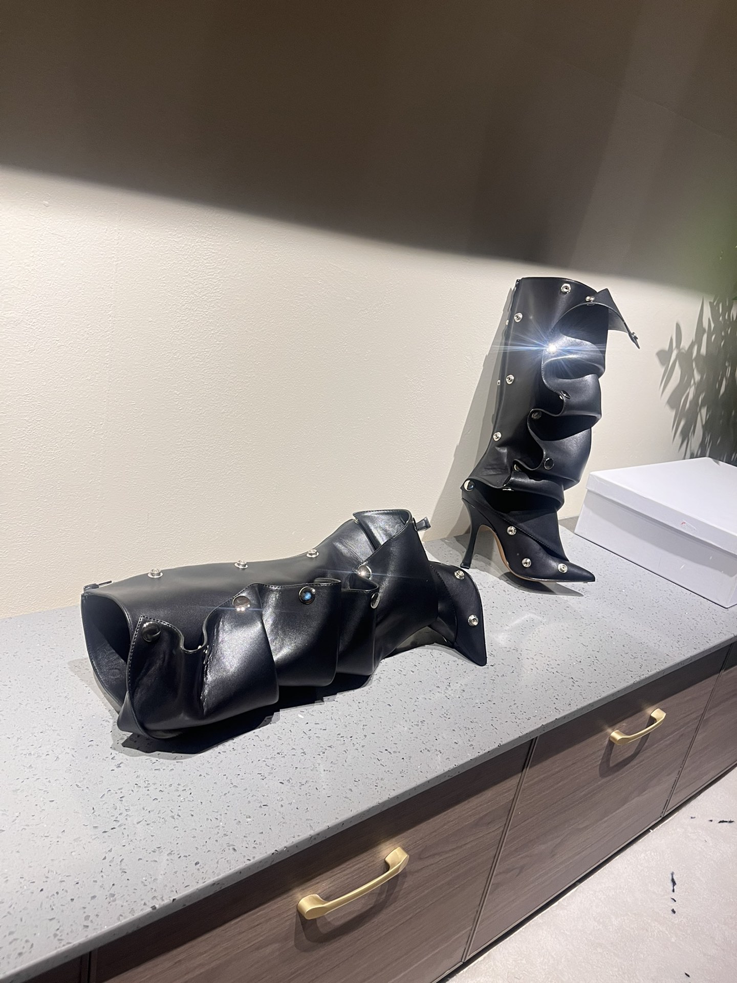 Fashion Show Must-Have: Iconic Jeans and Boots with Customizable Details