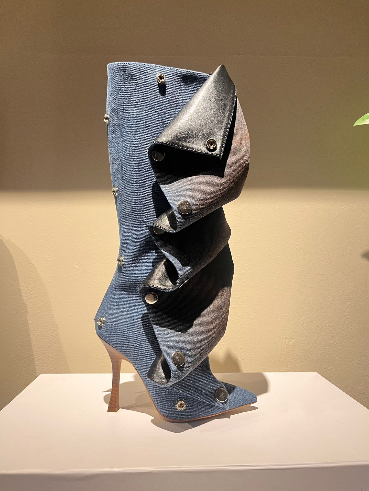 Fashionable Paris Show Boots: Iconic, Customizable, Classic, Quality Materials. - 图片 5