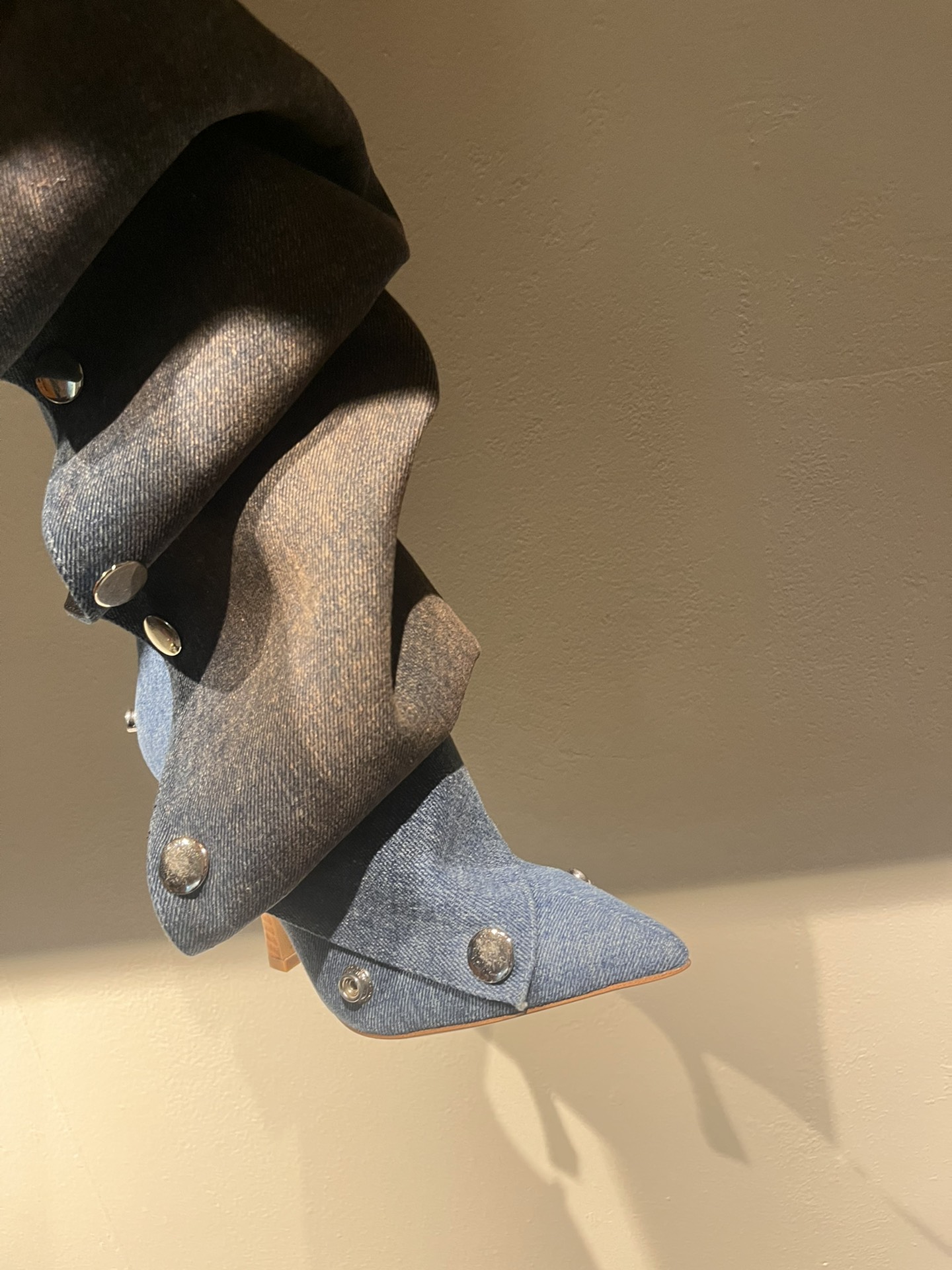 Fashionable Paris Show Boots: Iconic, Customizable, Classic, Quality Materials. - 图片 4
