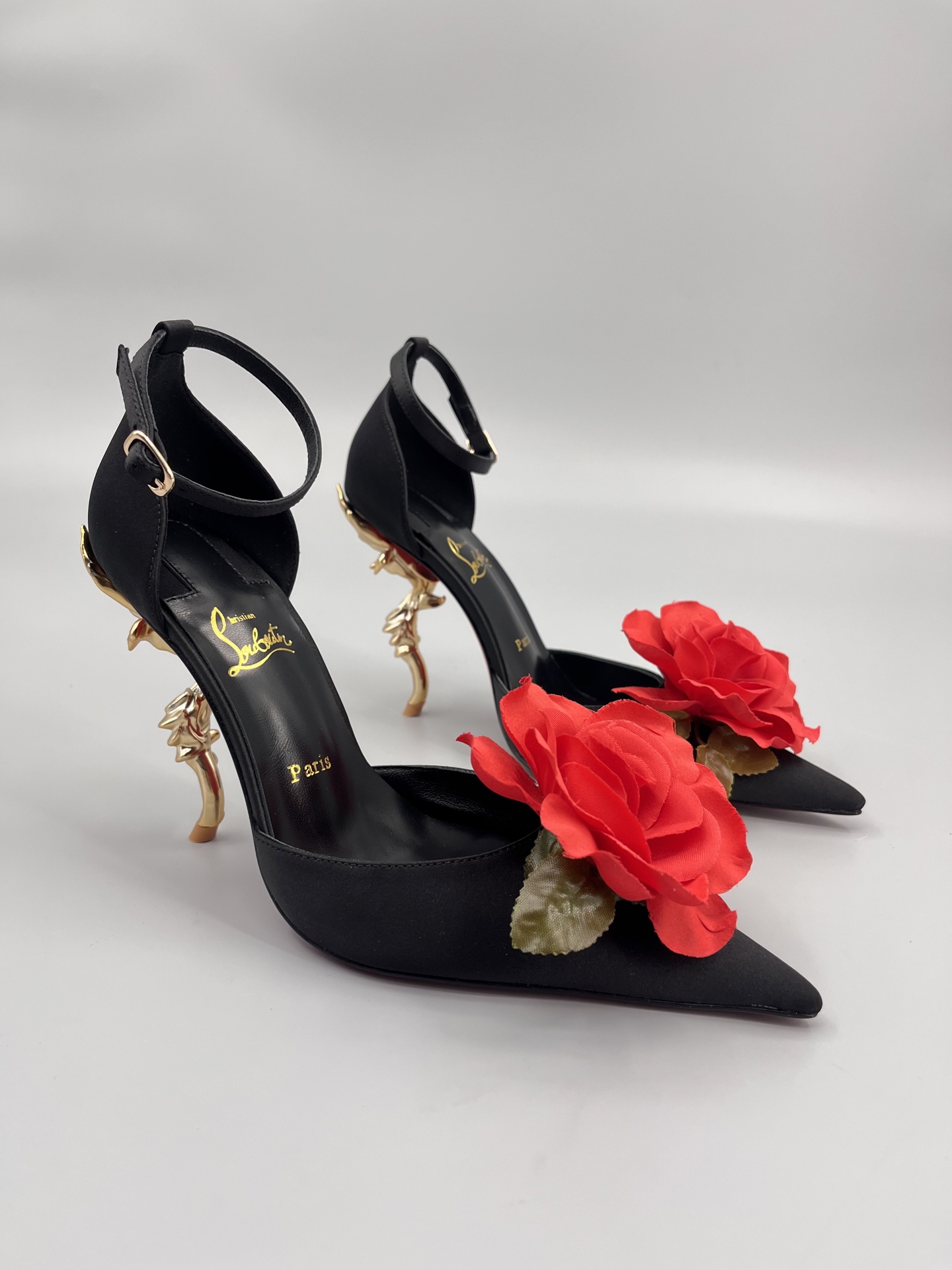 NO:231868,380 2025 Spring and Summer New Fashion Show Beauty and Beast Limited Edition Flaming Red Rose Metal Heels Red Sole Single Shoes CL Red Sole Forever Red Sole High Heels New Red Sole Metal Heels New Red Sole Metal Heels Red Rose High Heels Nothing to say is just a whole beauty #Fatal Temptation I just tried it on my feet. Very easy to wear very stable and very beautiful #Red Sole Super Comfortable High Heels Feminine Shoes Must have a pair of red Sole Shoes Upper Silk Inner Sheepskin Heels Heels 11cm Free Shipping CL full set of original packaging, sandals, christian louboutin, christian louboutin, sandals, high heels, sheepskin, real silk19860909380 2025春夏新款时装走秀美女与野兽限量款火红玫瑰金属跟红底单鞋 CL红底永远的 红底高跟 新款红底金属跟火红玫瑰高跟鞋 没什么好说的 就是一整个美疯#致命的诱惑 刚刚上脚试了 非常好穿非常稳 也非常美#红底鞋 超舒适的高跟鞋 女人味鞋子必须有一双红底鞋 鞋面真丝 内里羊皮 跟高11cm 包邮CL全套原版包装,凉鞋,christian louboutin,christian louboutin,sandals,high heels,sheepskin,real silk,Women's Shoes