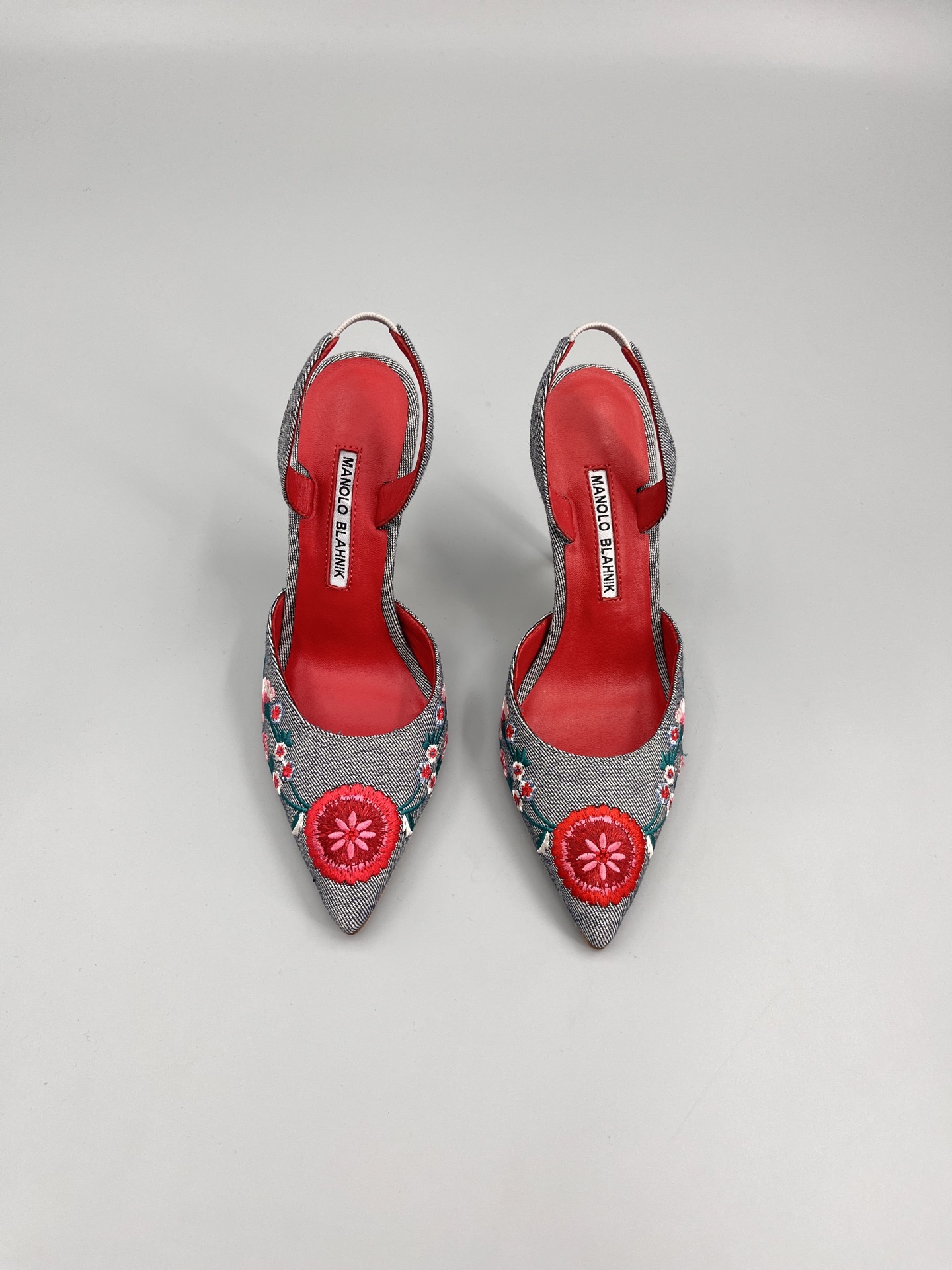 Manolo Blahnik’s Hand-Sewn Flower Embroidery Cowboy Heel Sandals – High-Class Fashion Statement - 图片 4