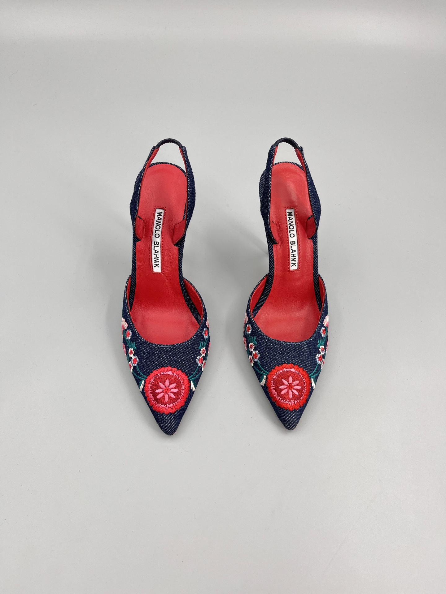 Manolo Blahnik’s Hand-Sewn Flower Embroidery Cowboy Heel Sandals with Italian Leather Soles - 图片 4