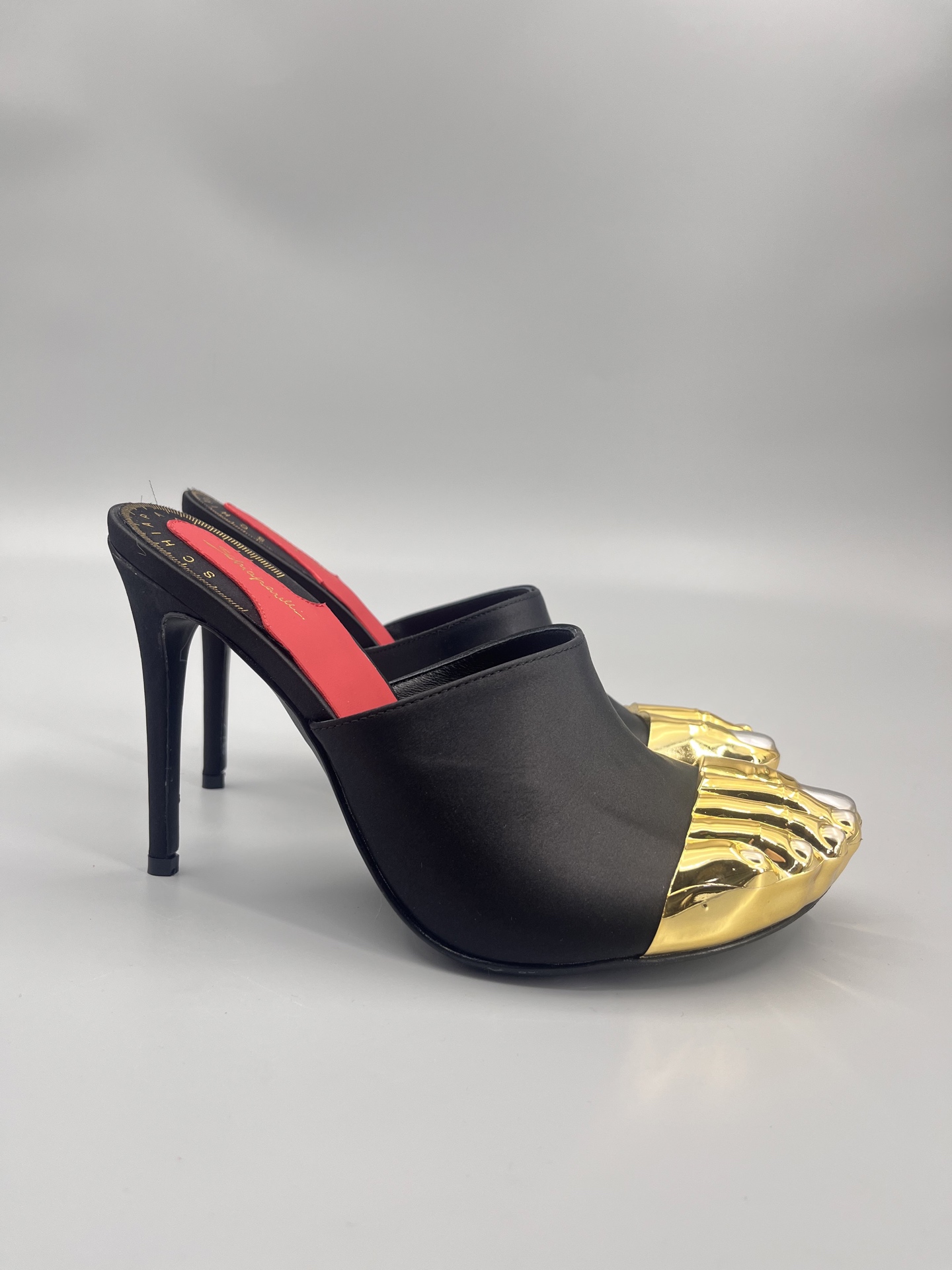 Schiaparelli FW24 Garment Show: Golden Toe Heels in Real Gold and Silver