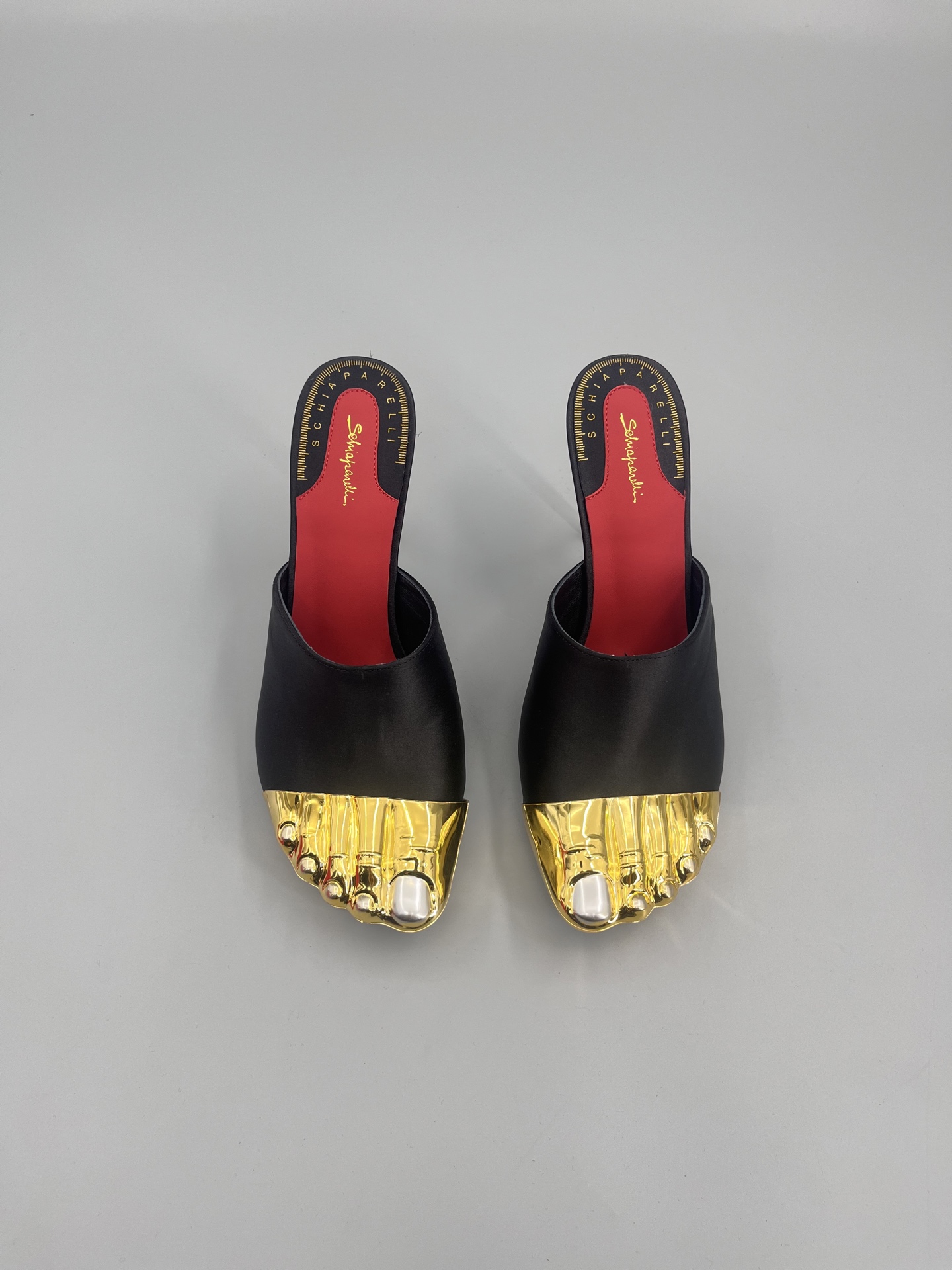 Schiaparelli FW24 Garment Show: Golden Toe Heels in Real Gold and Silver - 图片 4
