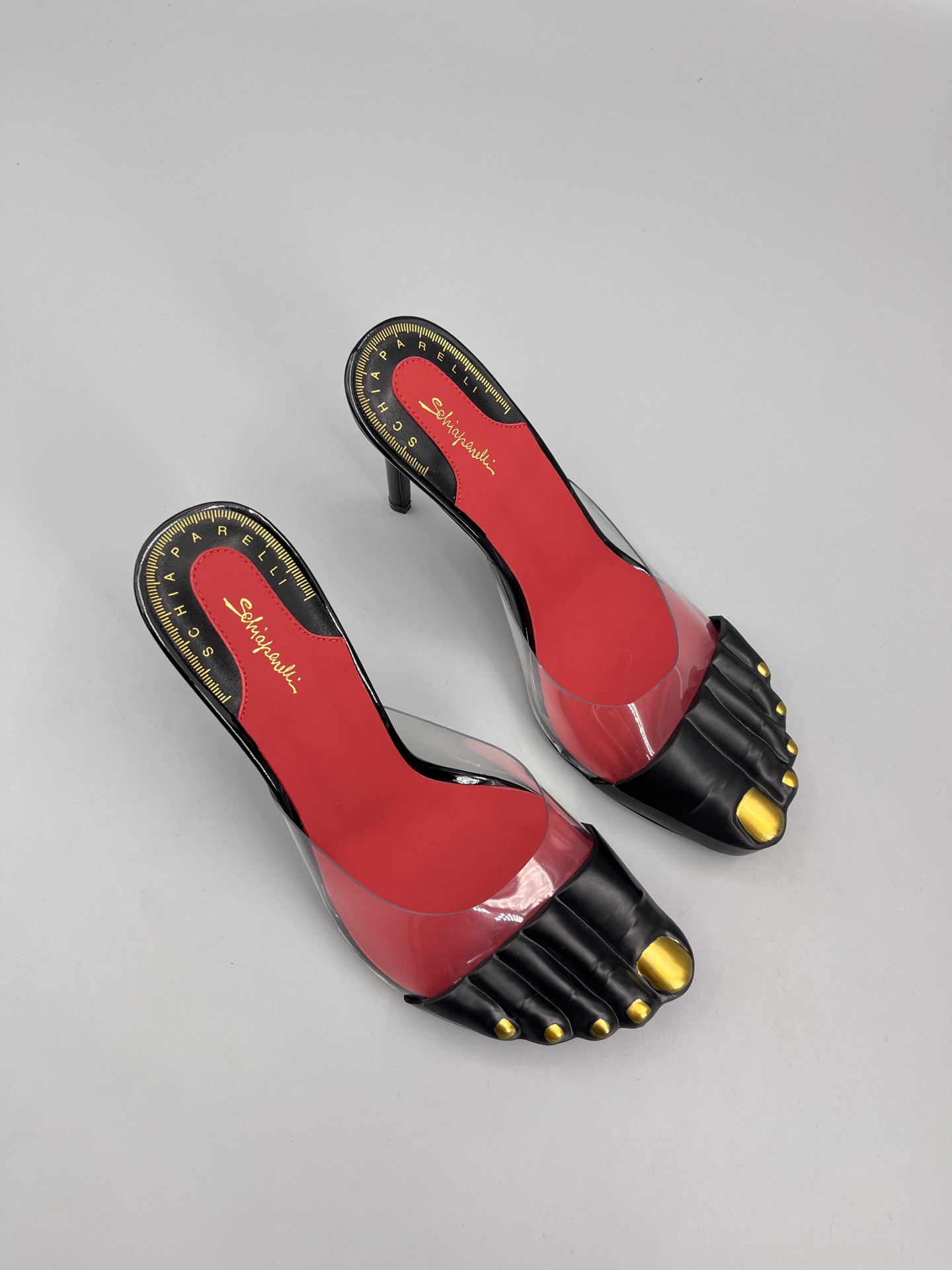 Chaparrily’s Golden Toe Heels: Schiaparelli FW24 Show Steals the Spotlight - 图片 9