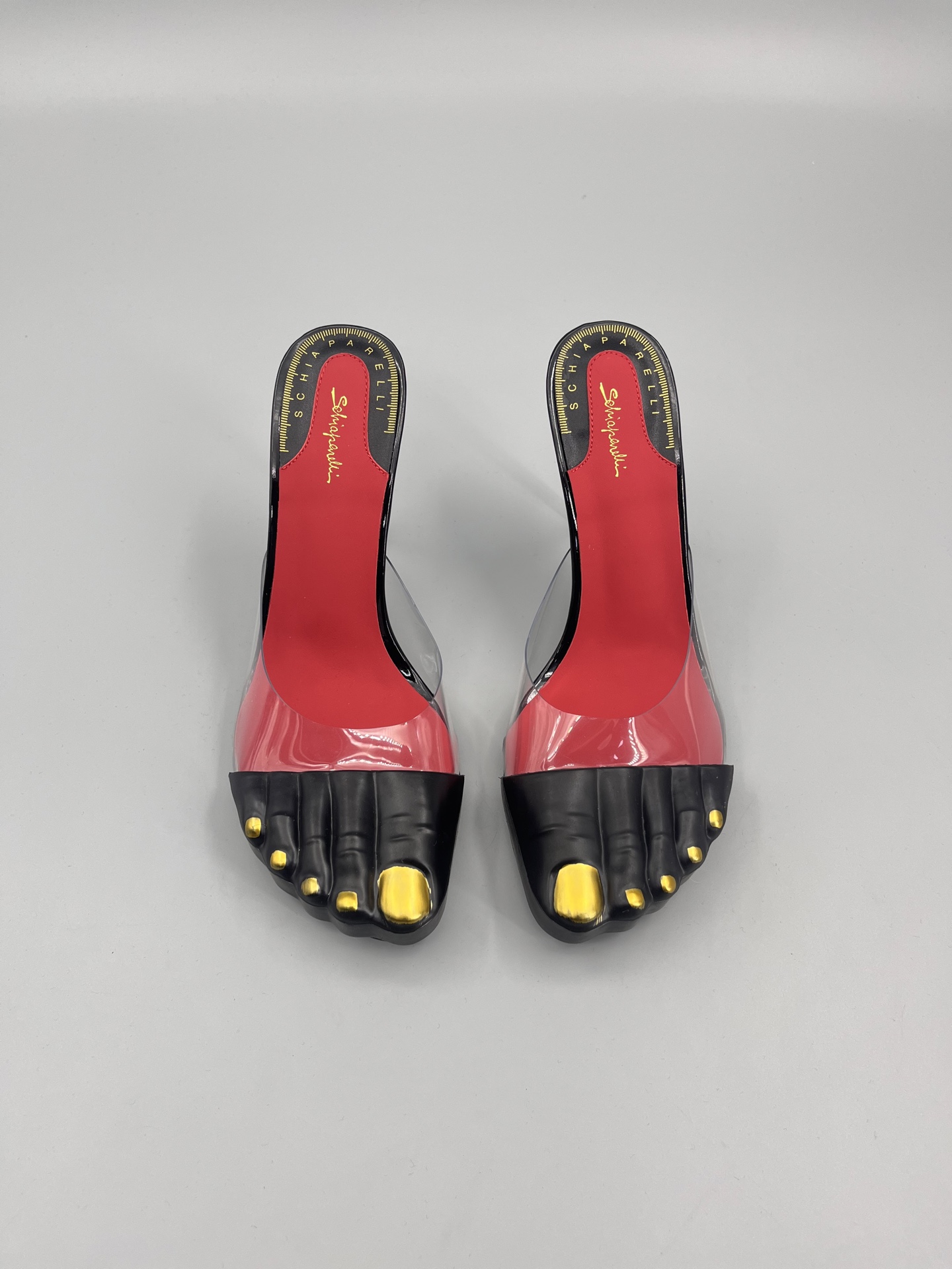 Chaparrily’s Golden Toe Heels: Schiaparelli FW24 Show Steals the Spotlight - 图片 4
