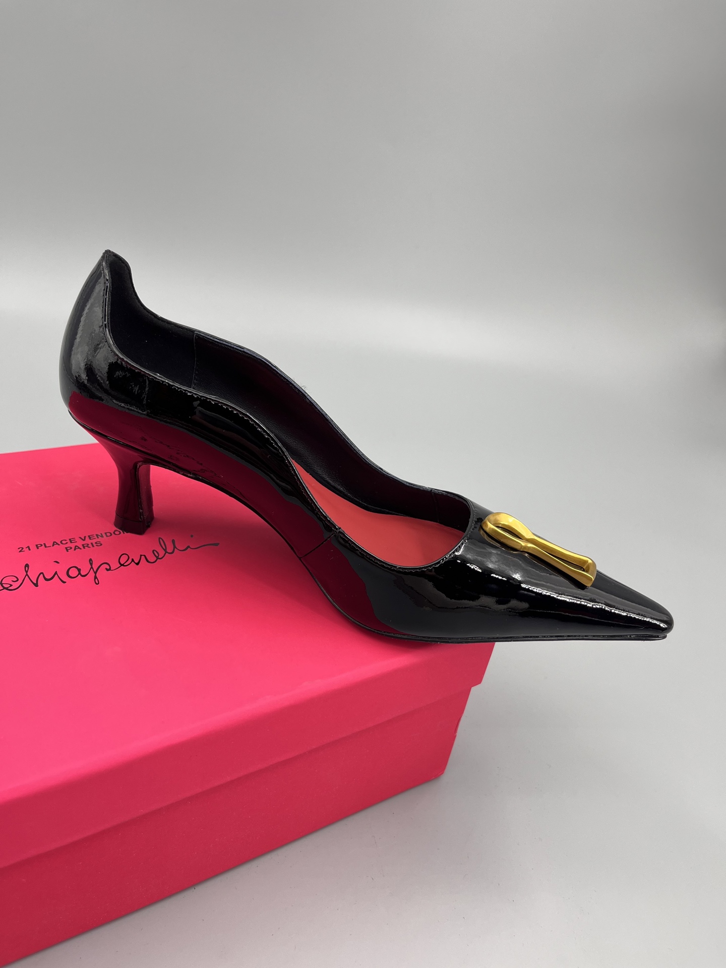 Genius Designer Elsa Schiaparelli: Forgotten Master of Fashion with Unique Shoe Collection - 图片 5