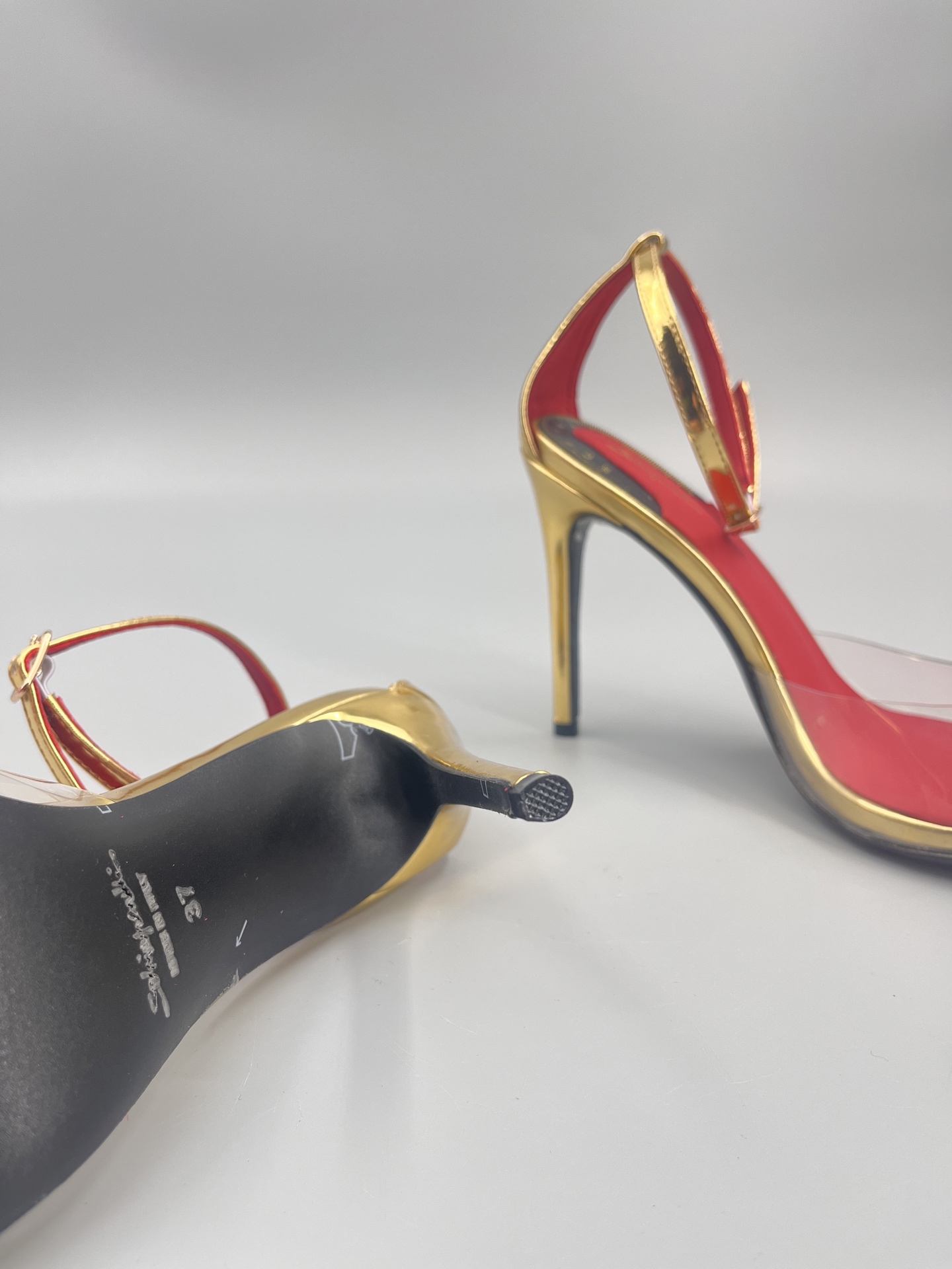 Schiaparelli FW24 Garment Show Highlights: Golden Toe Heels and Real Gold Details - 图片 8