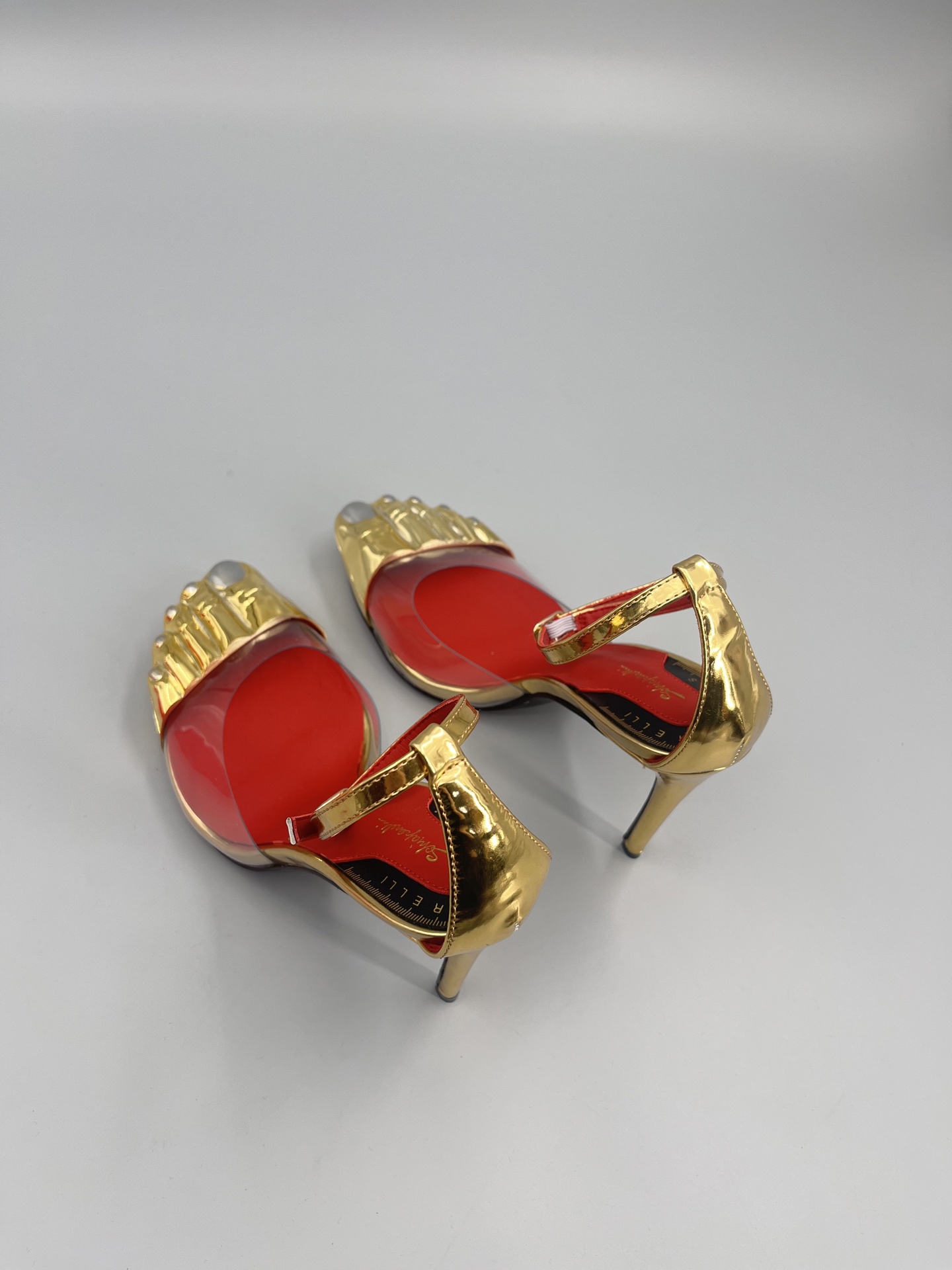 Schiaparelli FW24 Garment Show Highlights: Golden Toe Heels and Real Gold Details - 图片 6