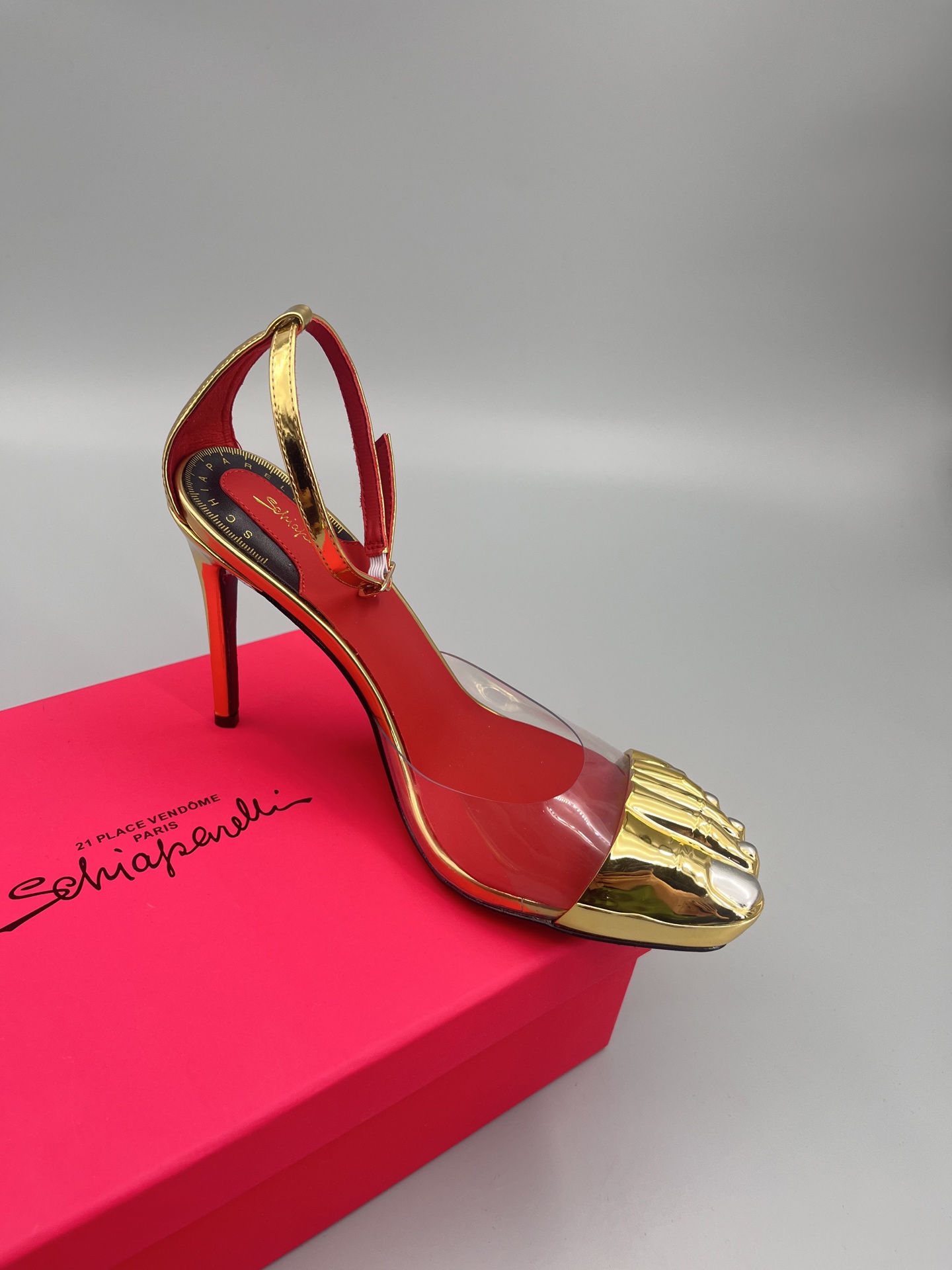 Schiaparelli FW24 Garment Show Highlights: Golden Toe Heels and Real Gold Details - 图片 5