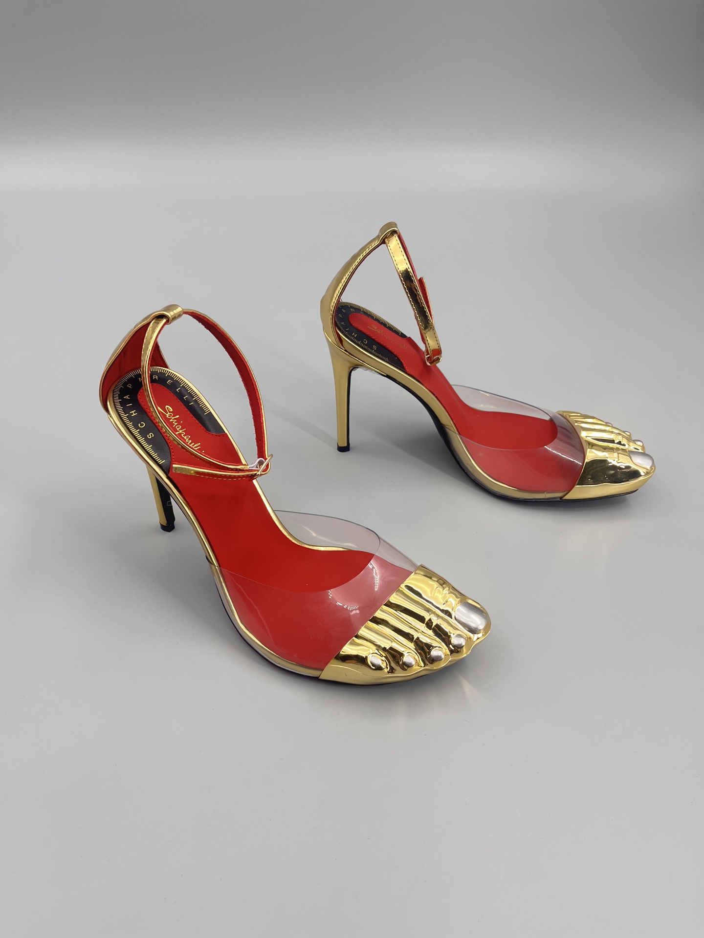 Schiaparelli FW24 Garment Show Highlights: Golden Toe Heels and Real Gold Details - 图片 2