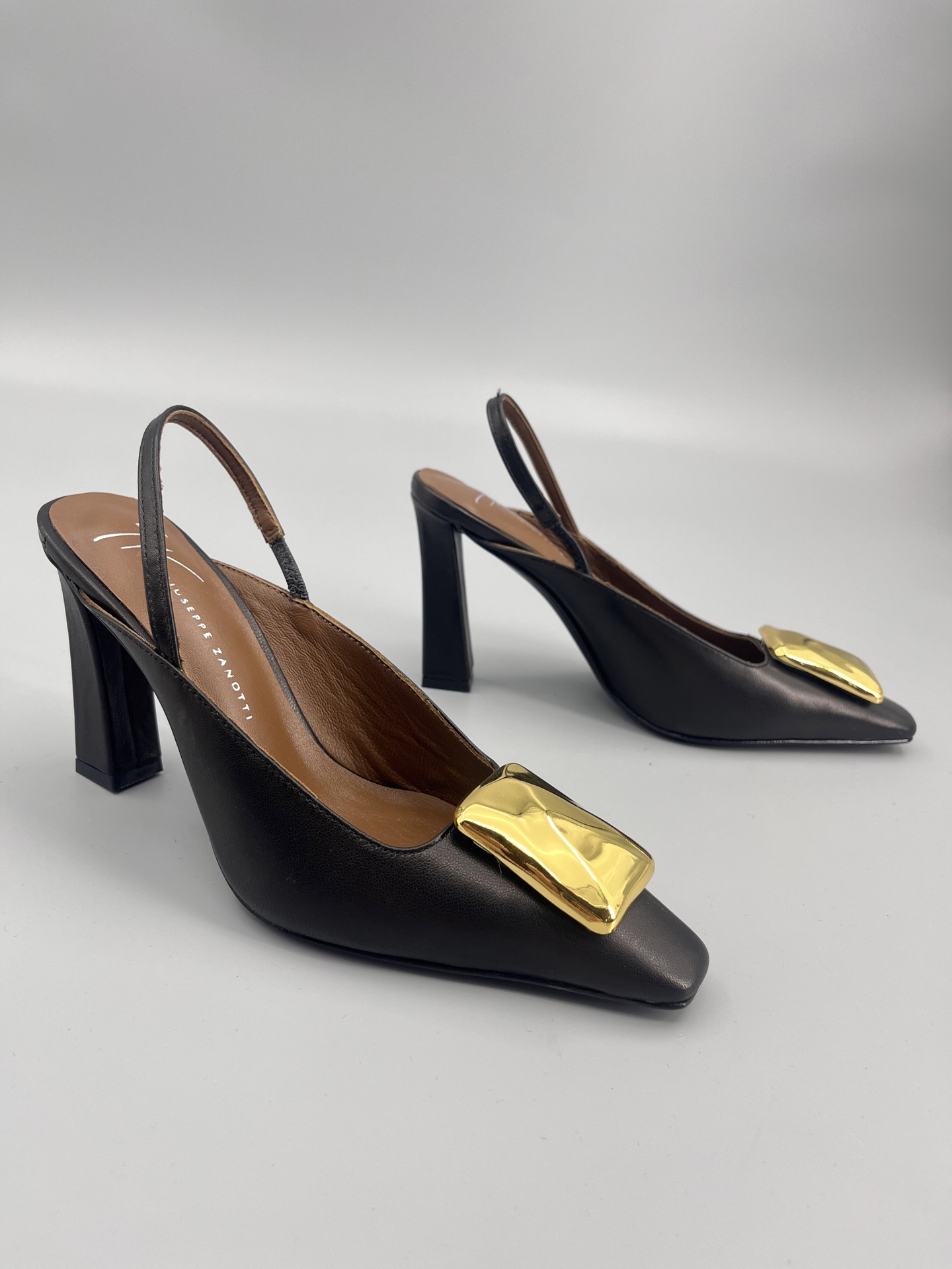 Giuseppe Zanotti: Women’s High Heel Sandals with Metal Button Detail - 图片 3