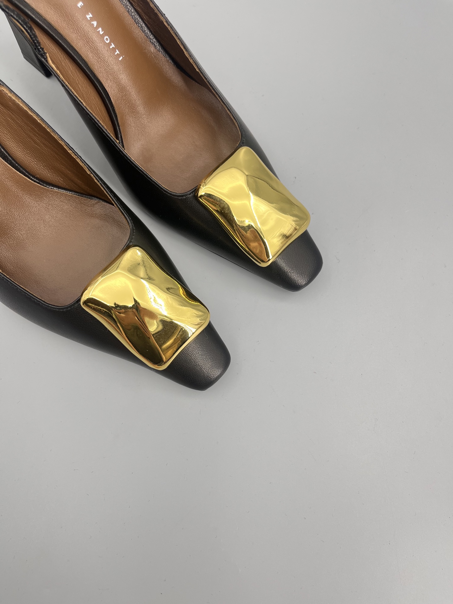 Giuseppe Zanotti: Women’s High Heel Sandals with Metal Button Detail - 图片 7