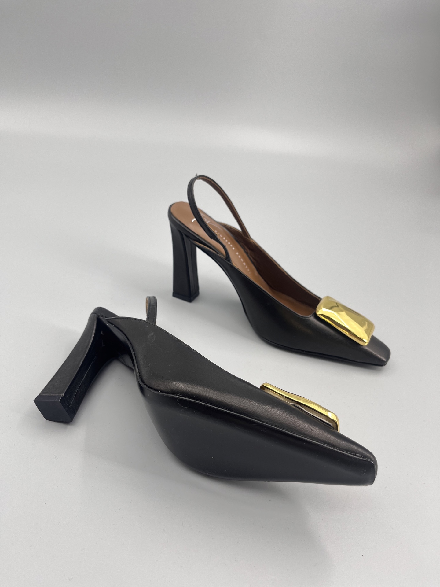 Giuseppe Zanotti: Women’s High Heel Sandals with Metal Button Detail - 图片 8