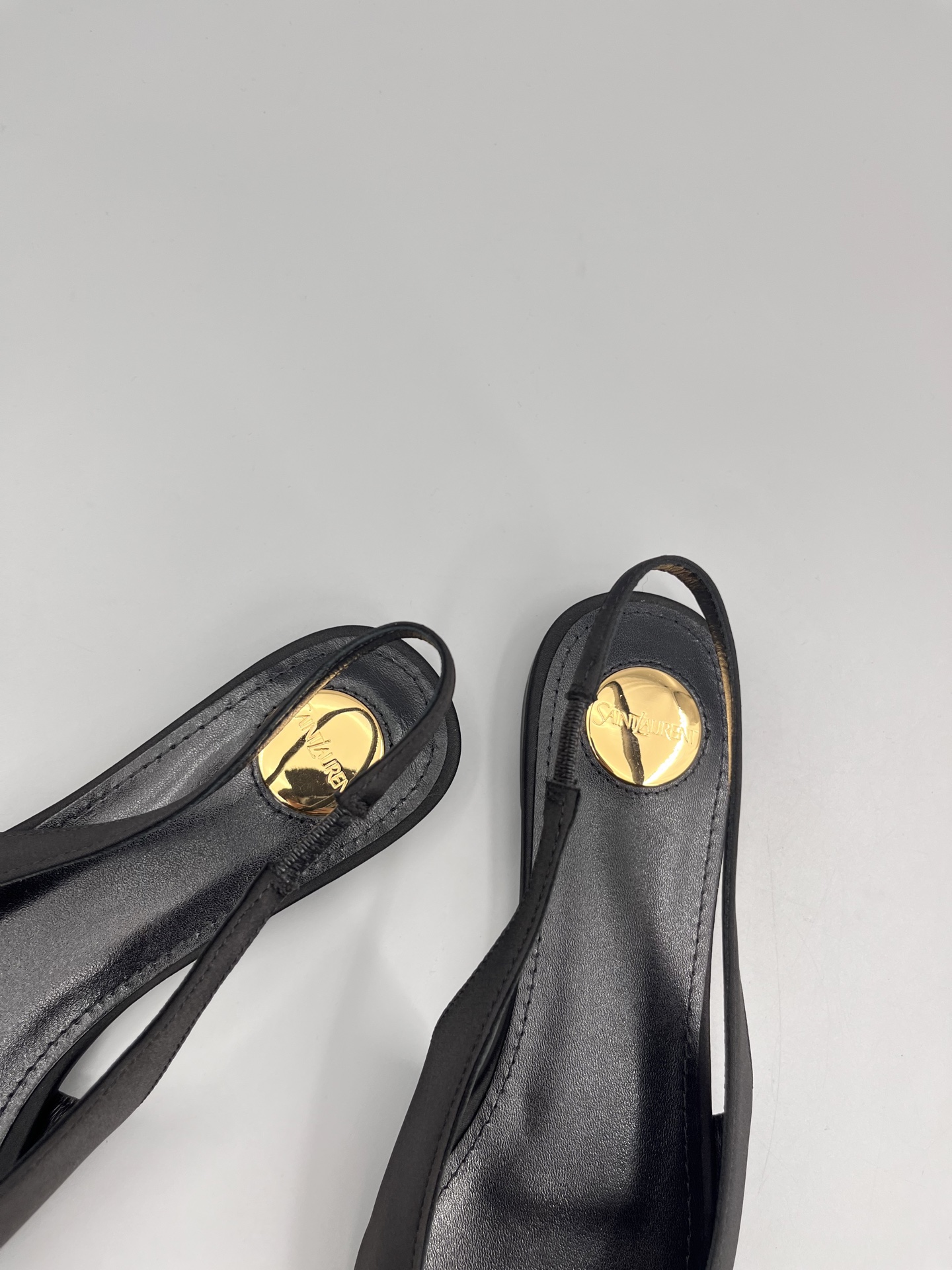 Saint Laurent’s Super Pointy Head Base Shoes: SLP’s Trendy Women’s Cow Skin Shoes - 图片 8