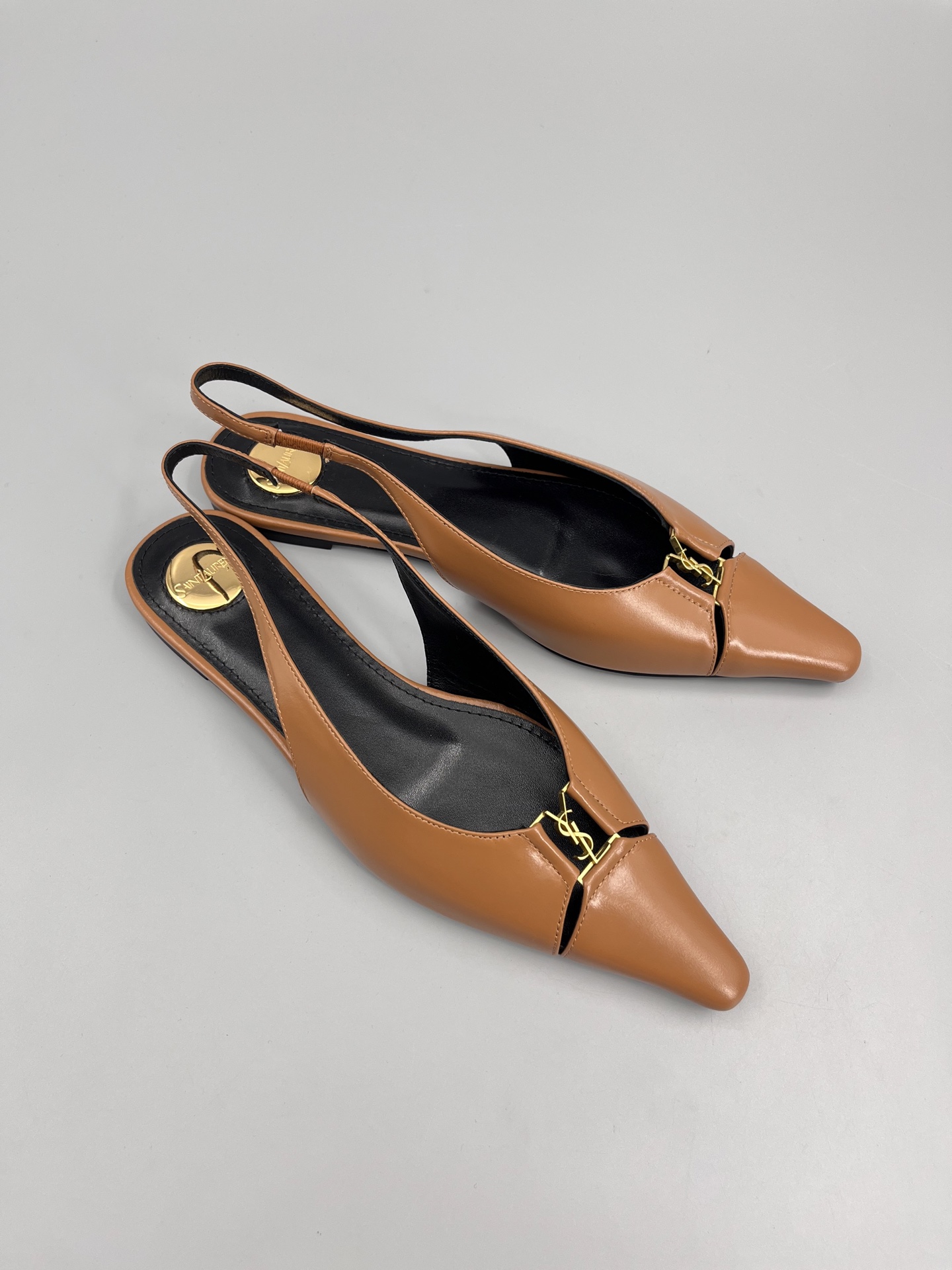 “Saint Laurent Women’s Super Pointy Head Base Shoes in Cow Skin” - 图片 3