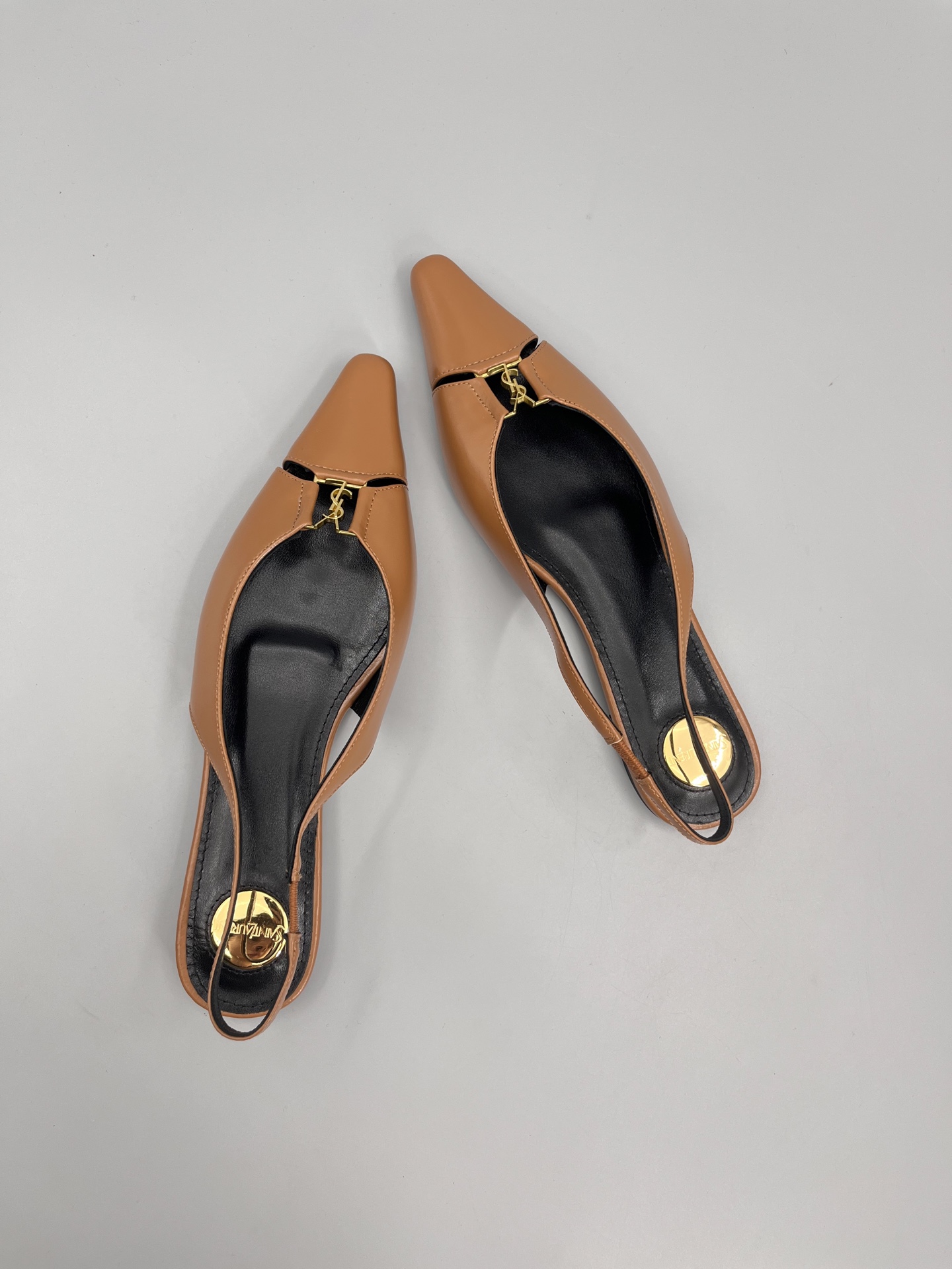 “Saint Laurent Women’s Super Pointy Head Base Shoes in Cow Skin” - 图片 4