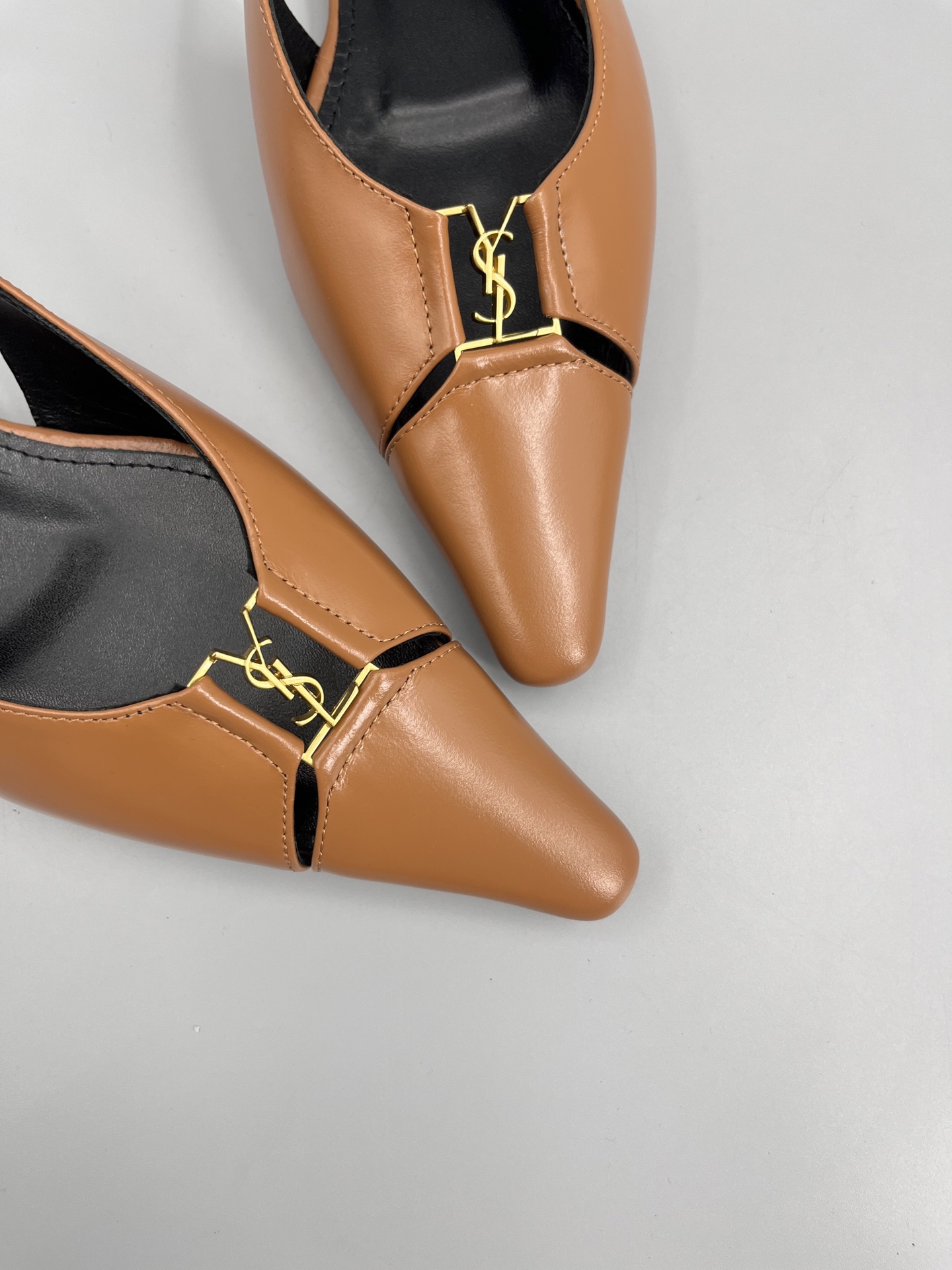 “Saint Laurent Women’s Super Pointy Head Base Shoes in Cow Skin” - 图片 7