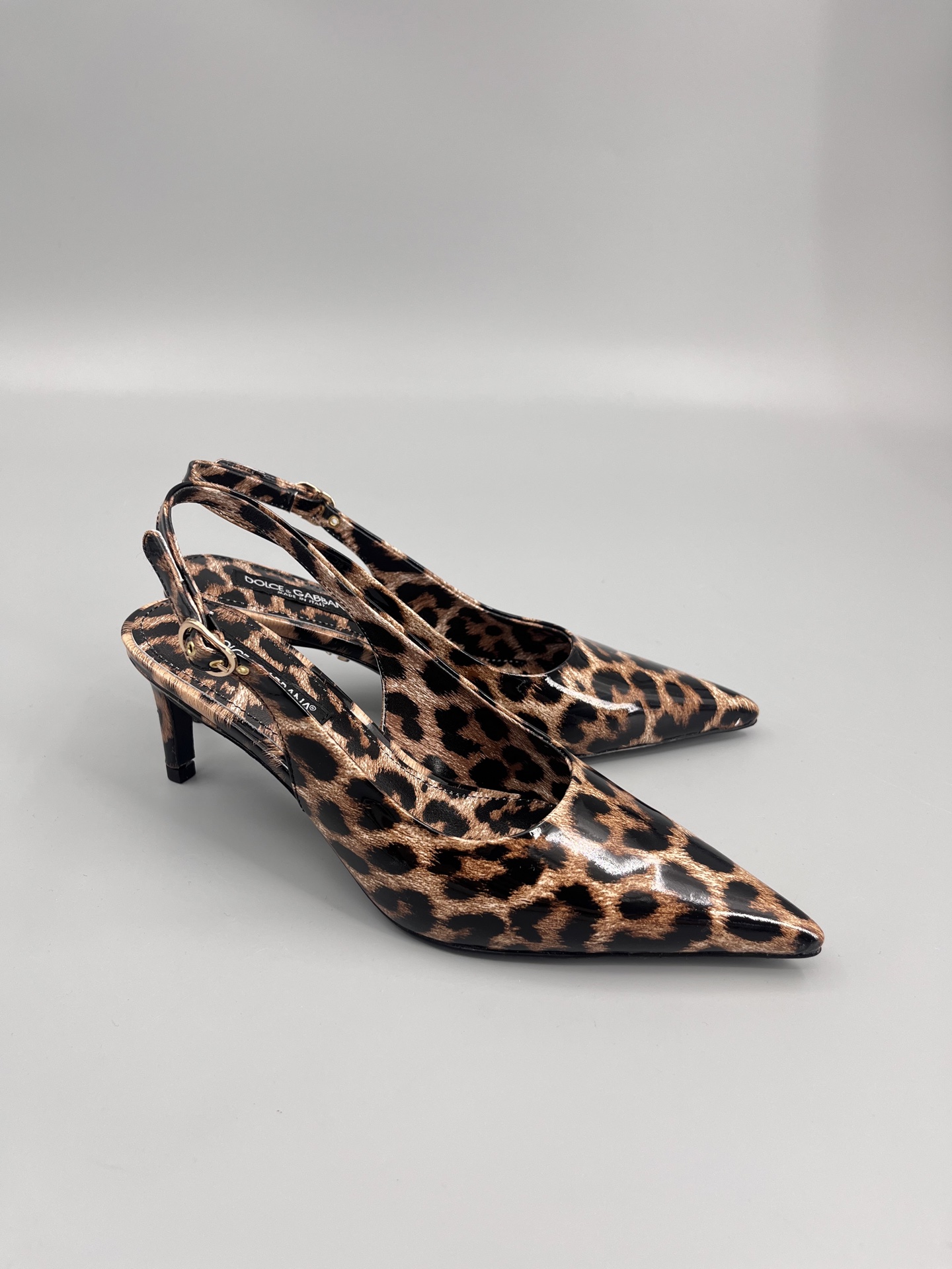 Dujabana: Retro Design with Unique Butterfly and Leopard Print Shoes - 图片 2