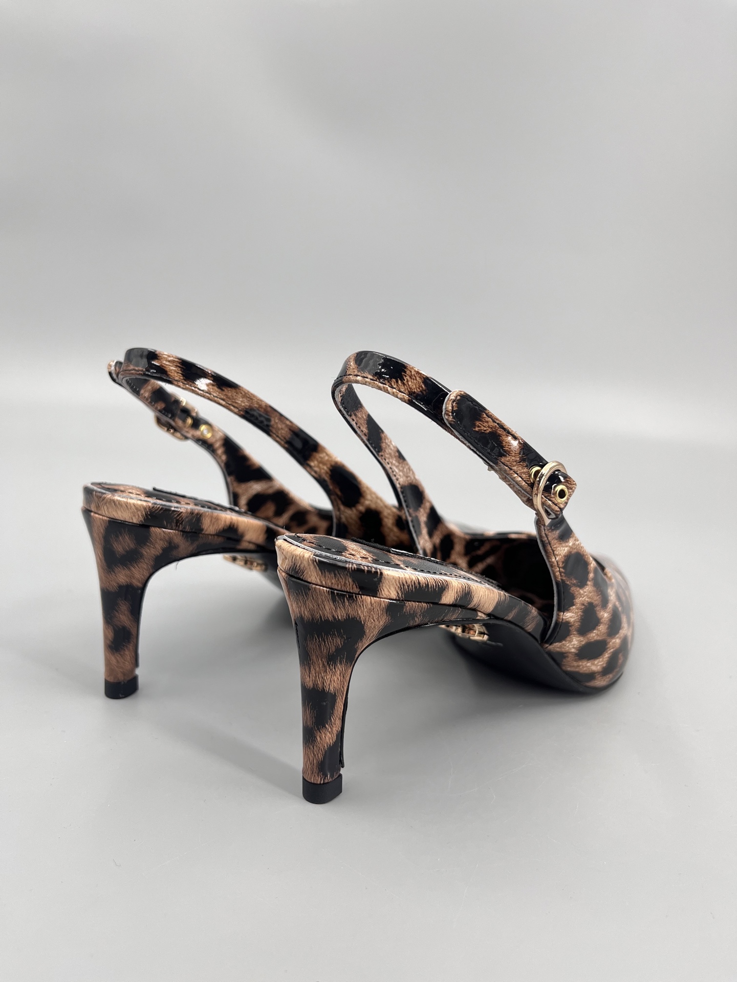 Dujabana: Retro Design with Unique Butterfly and Leopard Print Shoes - 图片 8