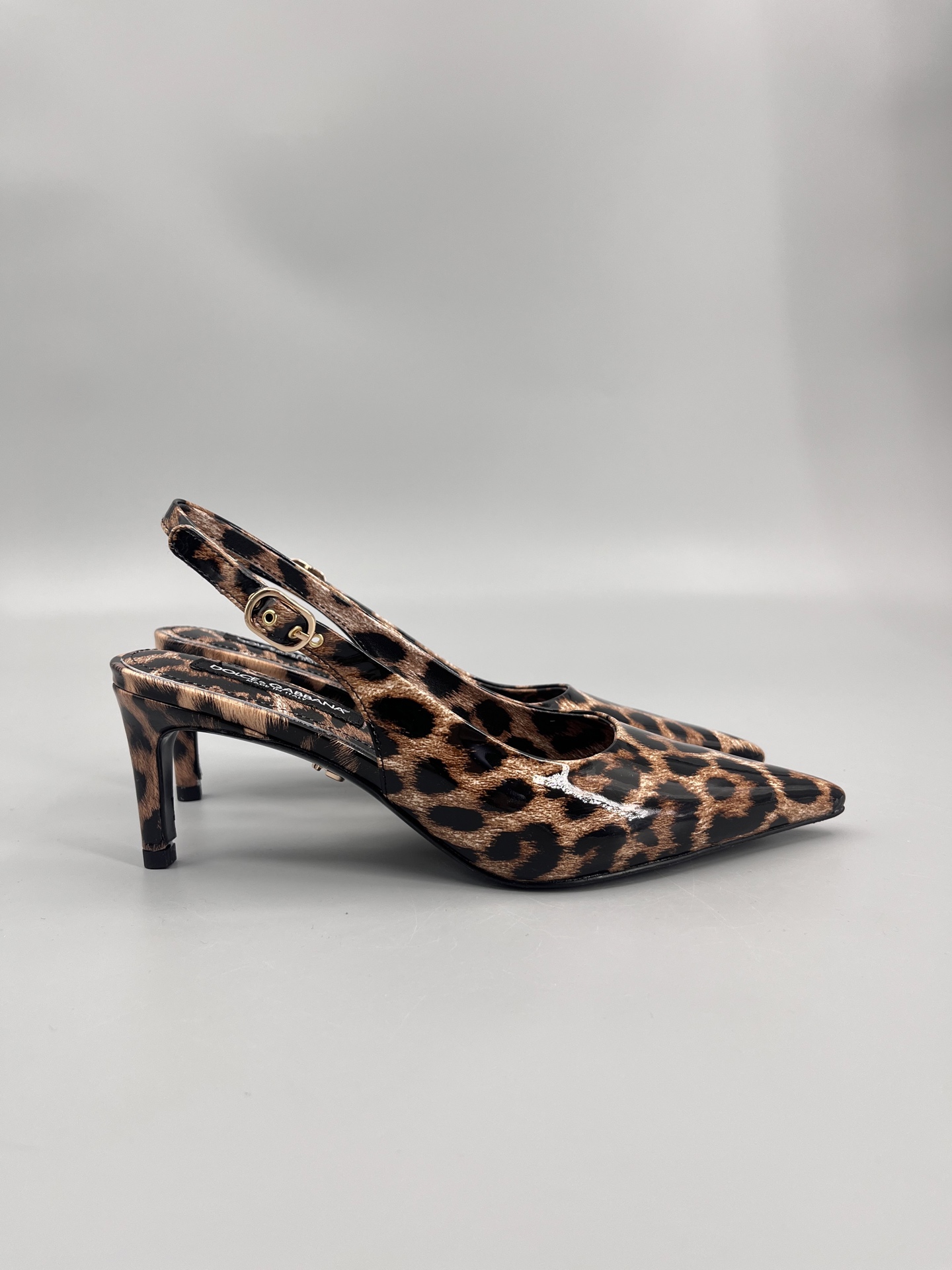 Dujabana: Retro Design with Unique Butterfly and Leopard Print Shoes - 图片 1