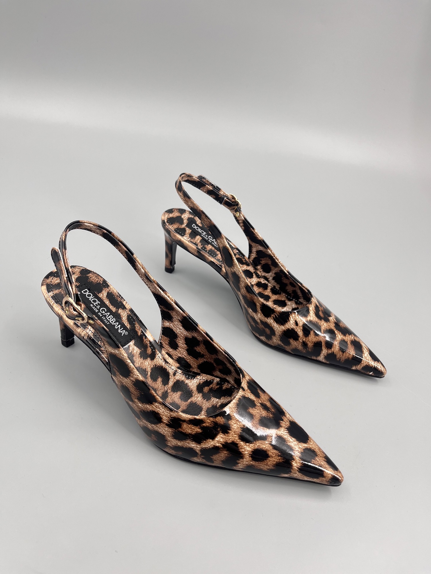 Dujabana: Retro Design with Unique Butterfly and Leopard Print Shoes - 图片 3