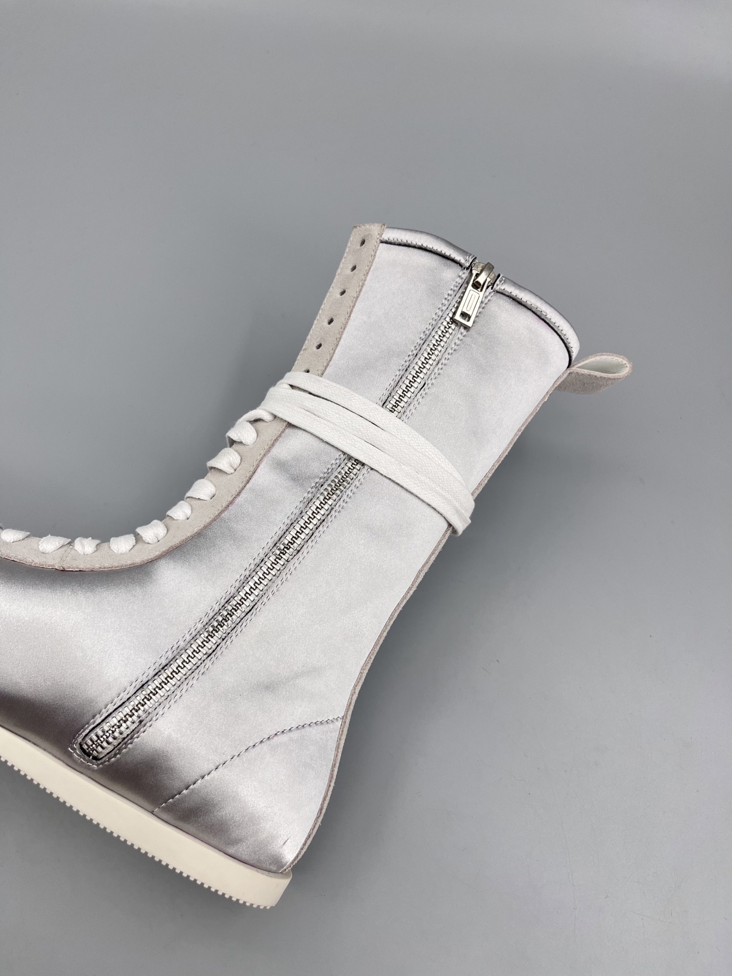 “Ann Demeulemeester Fall Winter Boots: Boxing & Sneaker Fusion for Fashionable Sports Comfort” - 图片 8