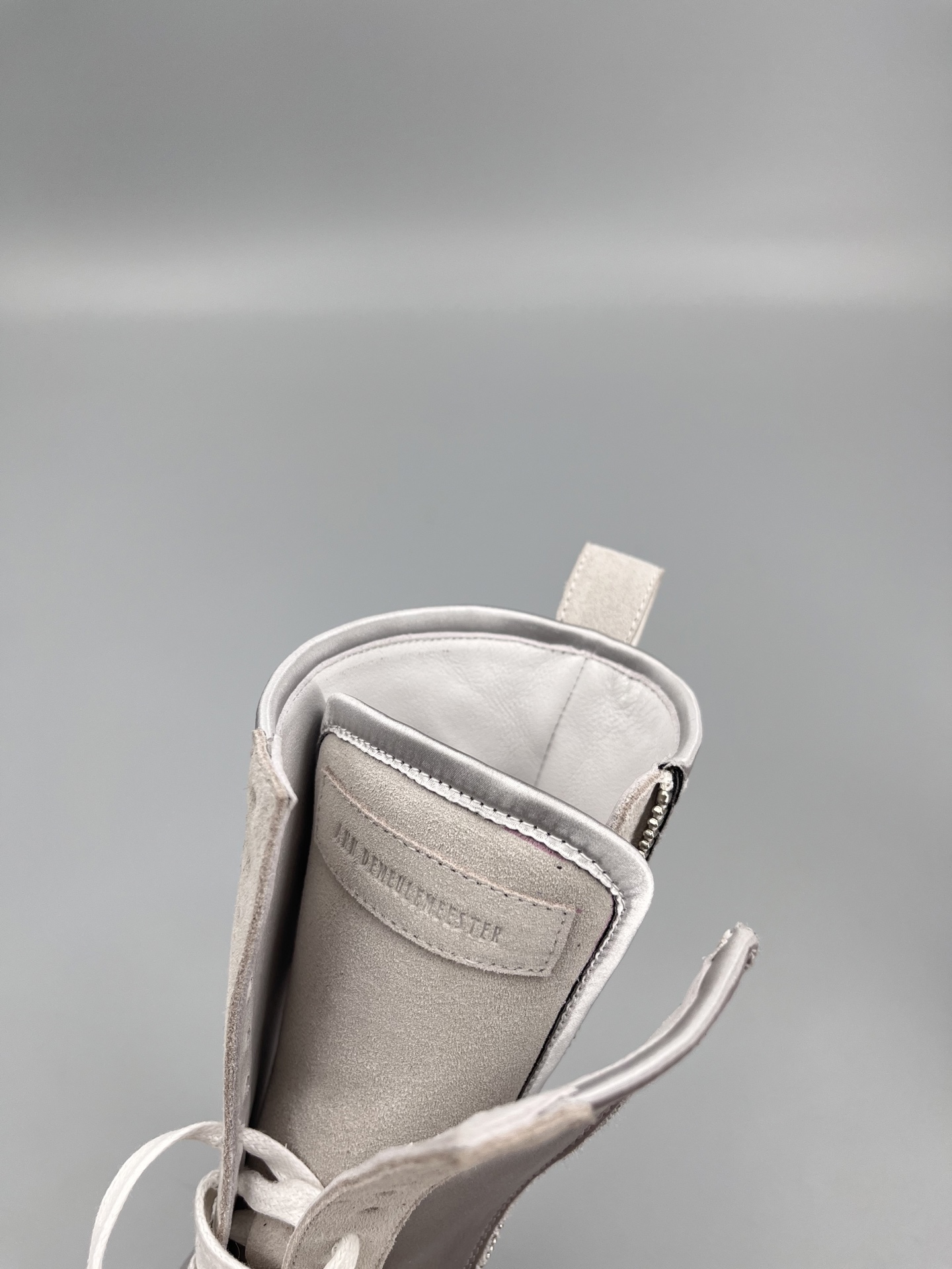 “Ann Demeulemeester Fall Winter Boots: Boxing & Sneaker Fusion for Fashionable Sports Comfort” - 图片 9