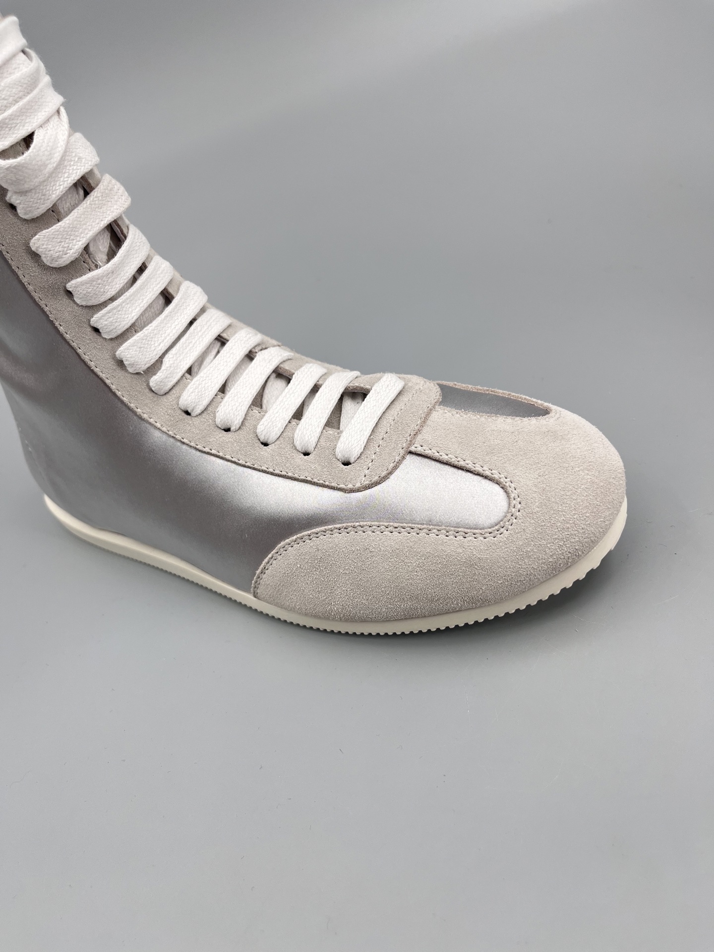 “Ann Demeulemeester Fall Winter Boots: Boxing & Sneaker Fusion for Fashionable Sports Comfort” - 图片 7