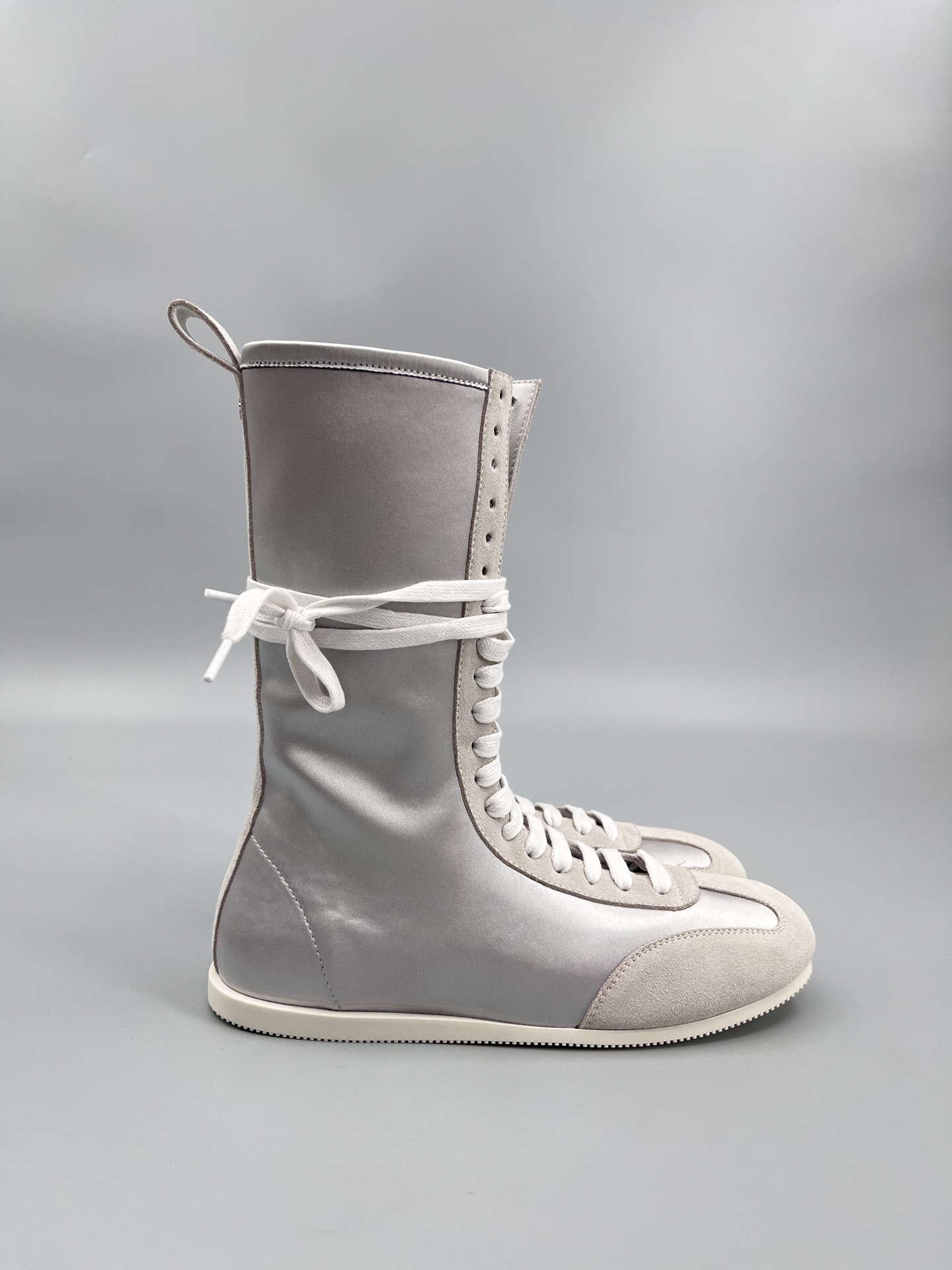 “Ann Demeulemeester Fall Winter Boots: Boxing & Sneaker Fusion for Fashionable Sports Comfort”