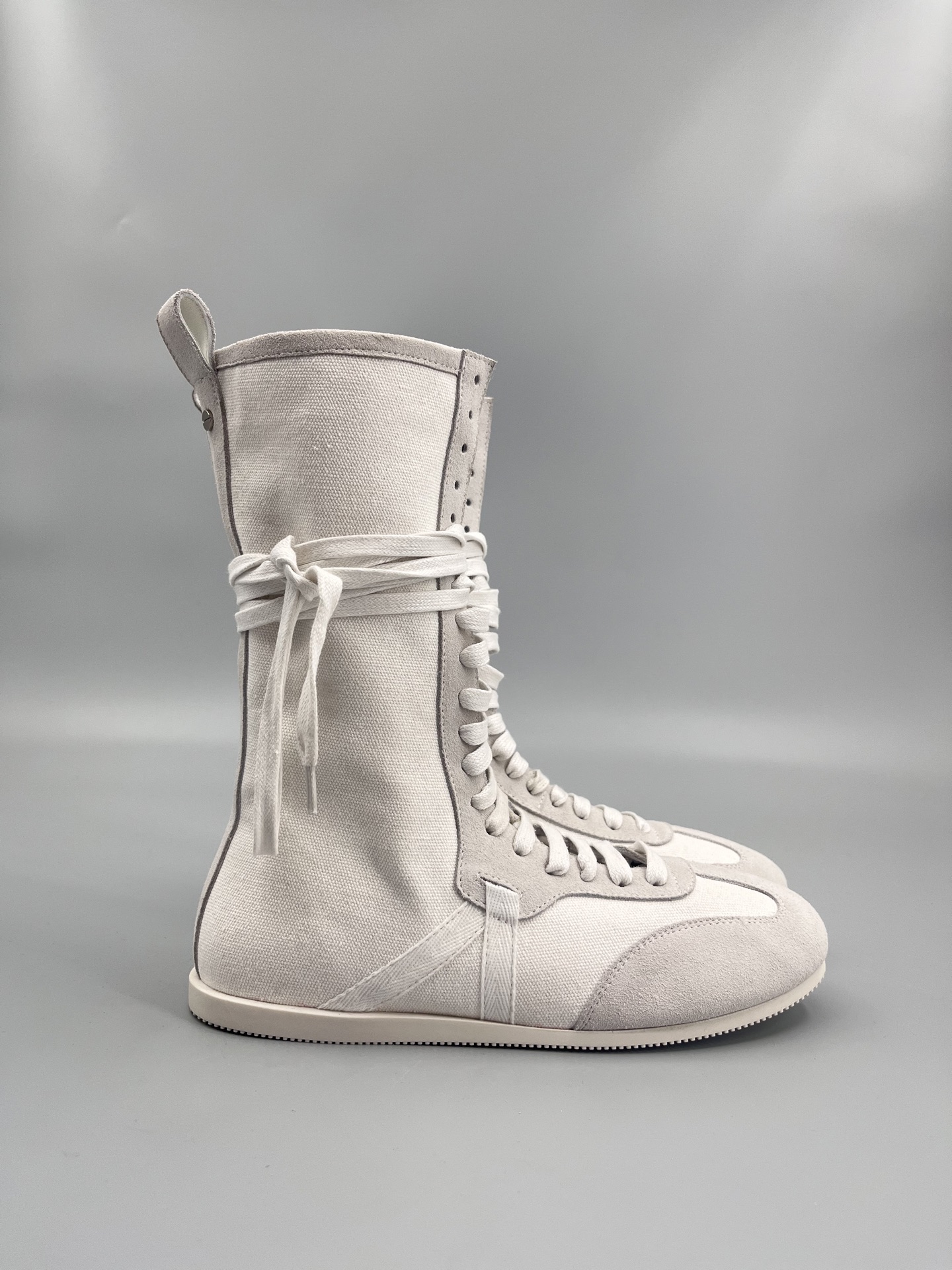 Title: Ann Demeulemeester Fall Winter Boots 2025 Collection Summary: Combines boxing boots and sneakers, blending sports elements with mixed charm in trendy designs.