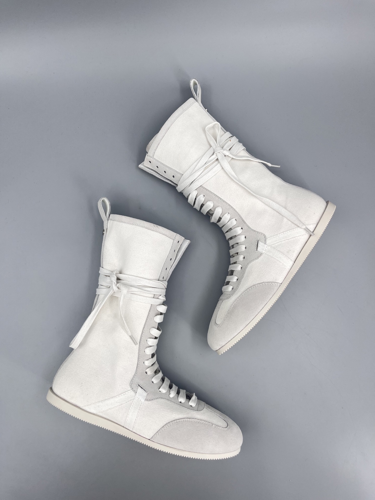 Title: Ann Demeulemeester Fall Winter Boots 2025 Collection Summary: Combines boxing boots and sneakers, blending sports elements with mixed charm in trendy designs. - 图片 6