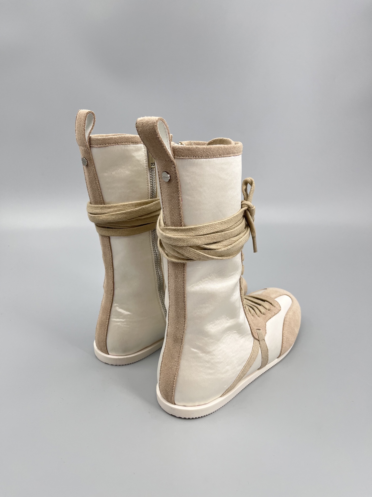“Ann Demeulemeester Fall Winter Boots: Sporty, Retro, and Fashionable Design” - 图片 6