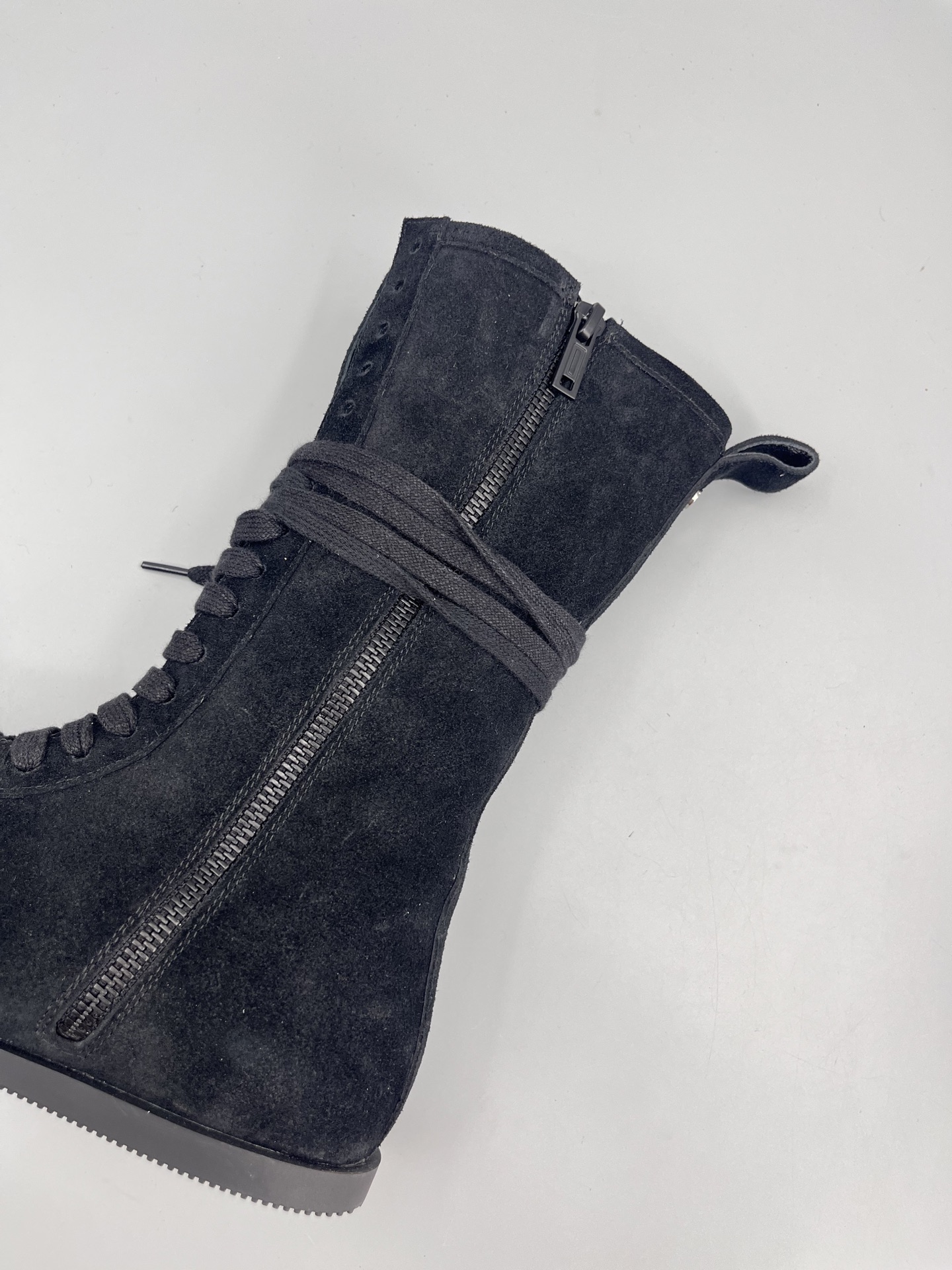 “Ann Demeulemeester Fall Winter Boots: Boxing and Sneaker Fusion for Sporty Retro ’80s Charm” - 图片 7