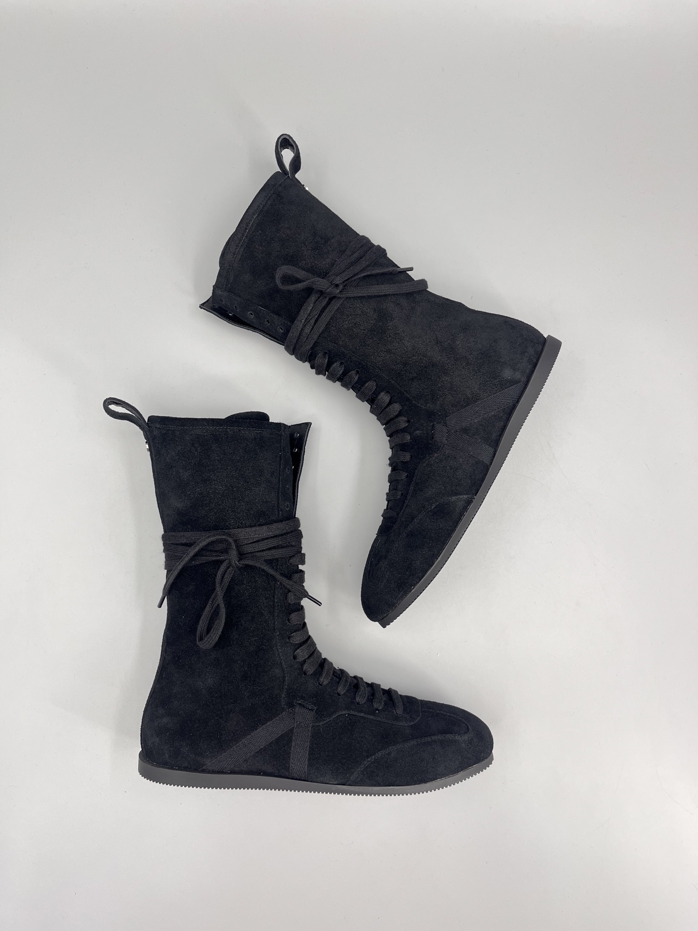 “Ann Demeulemeester Fall Winter Boots: Boxing and Sneaker Fusion for Sporty Retro ’80s Charm” - 图片 3